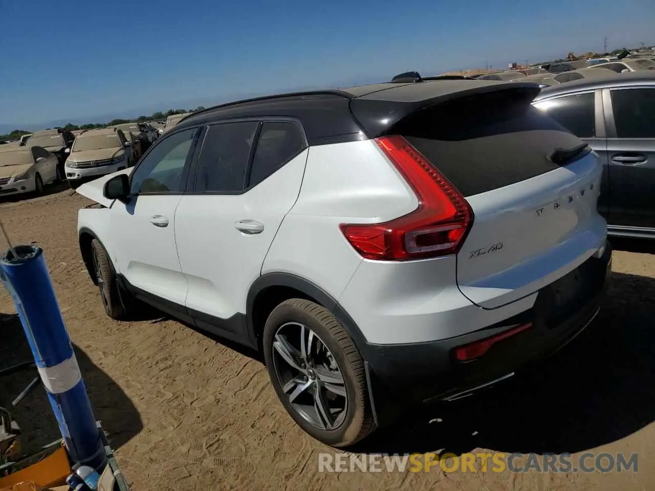 2 Photograph of a damaged car YV4162UM4L2329902 VOLVO XC40 2020