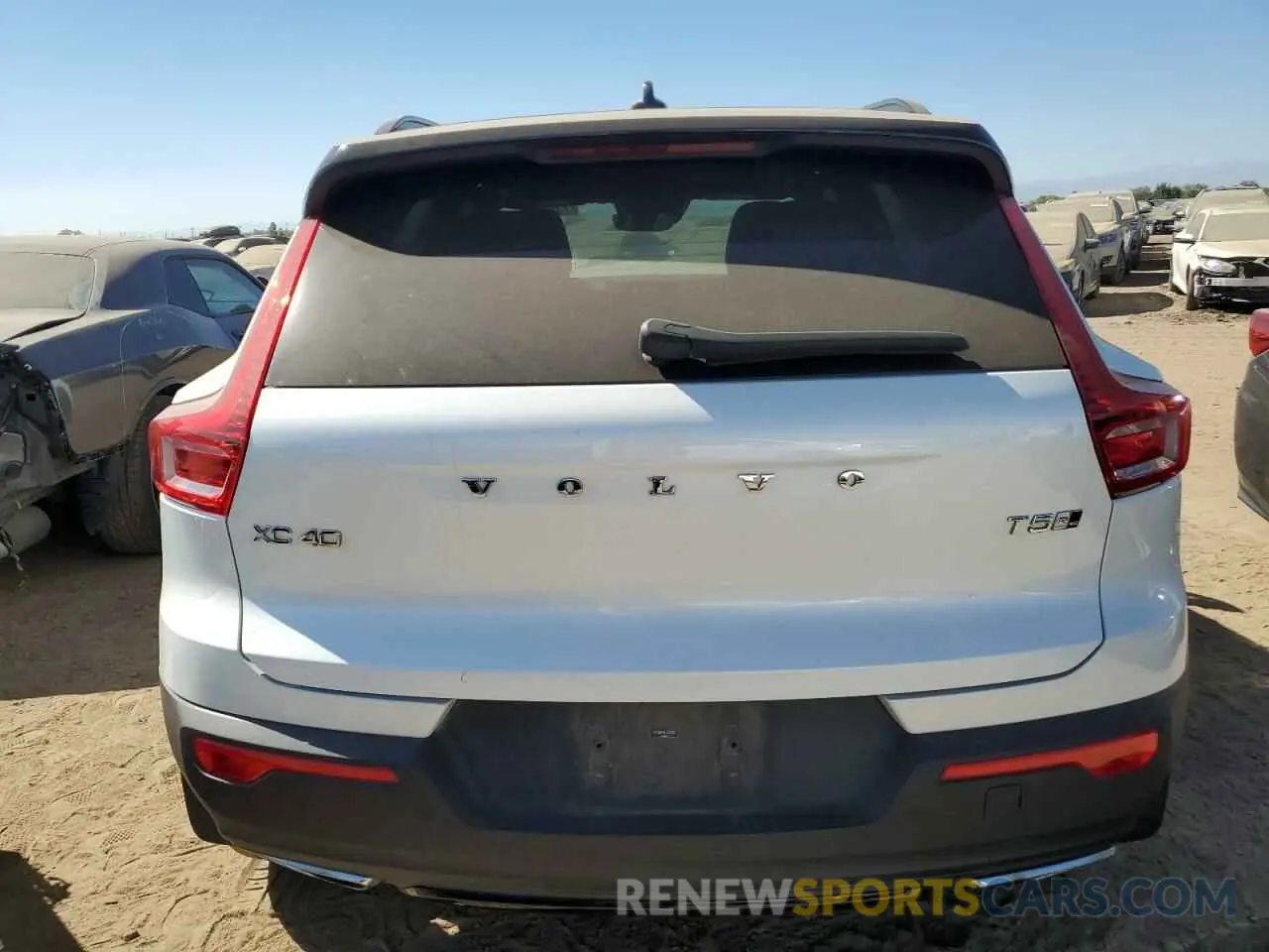 6 Photograph of a damaged car YV4162UM4L2329902 VOLVO XC40 2020