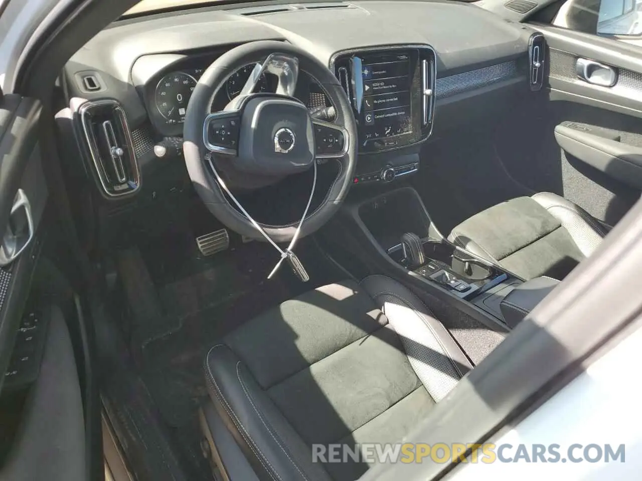 8 Photograph of a damaged car YV4162UM4L2329902 VOLVO XC40 2020
