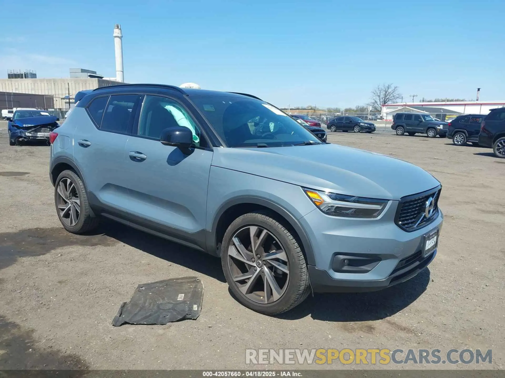 1 Photograph of a damaged car YV4162UM9L2348168 VOLVO XC40 2020