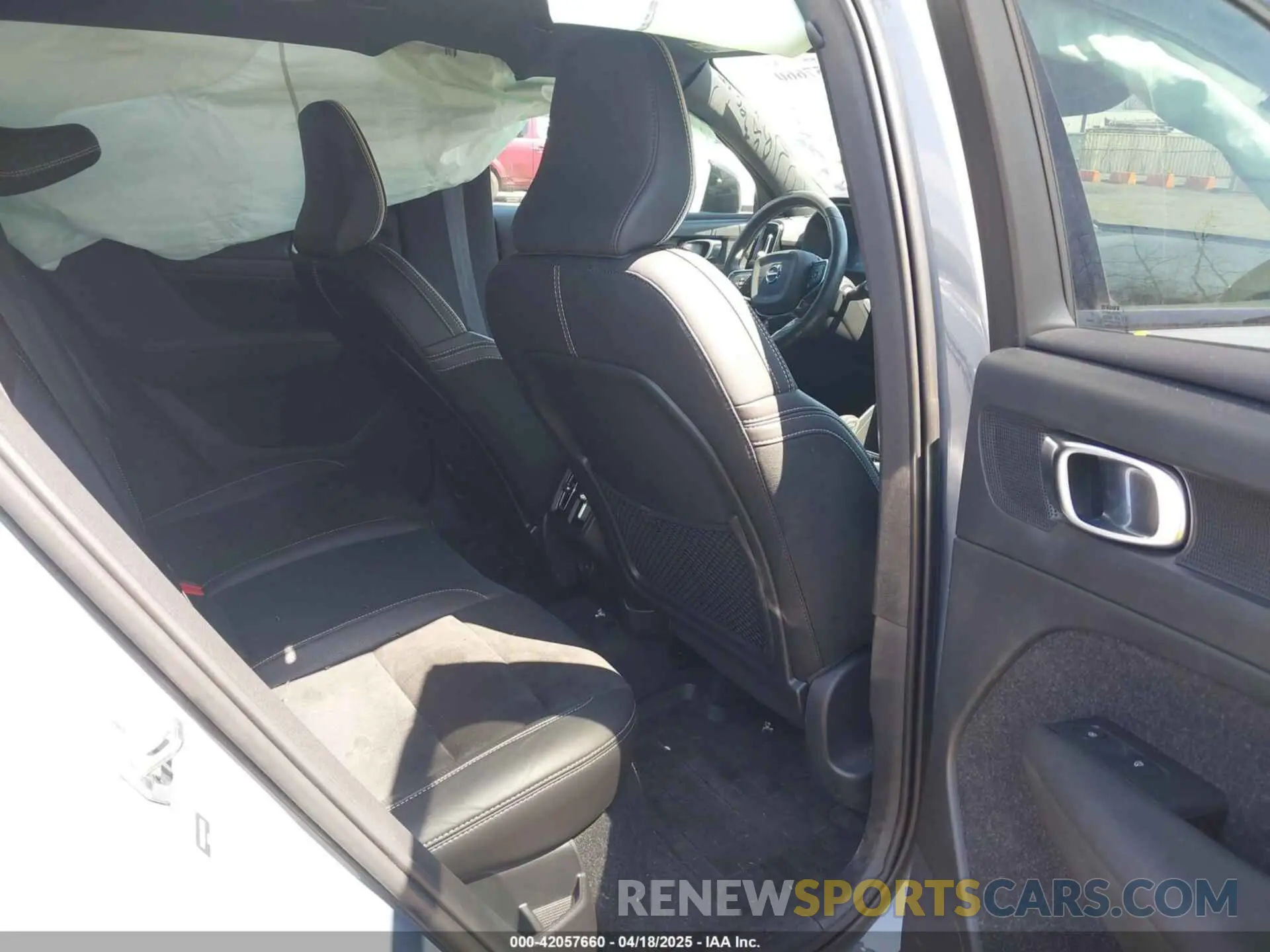 8 Photograph of a damaged car YV4162UM9L2348168 VOLVO XC40 2020