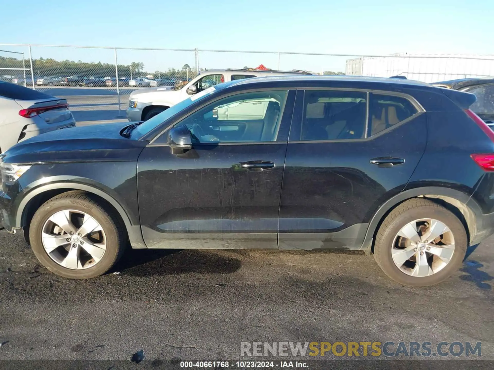 14 Photograph of a damaged car YV4AC2HK5L2317419 VOLVO XC40 2020