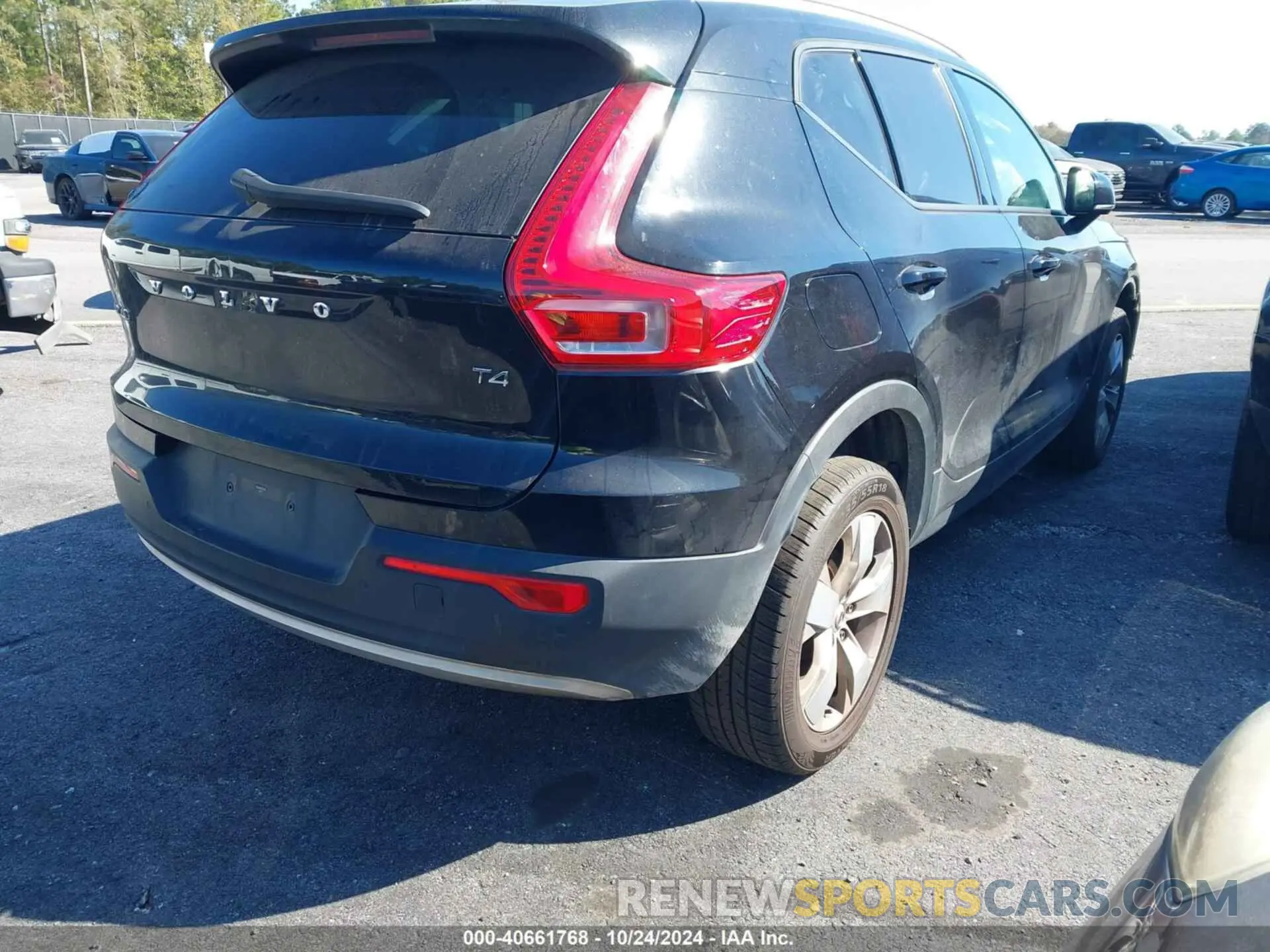 4 Photograph of a damaged car YV4AC2HK5L2317419 VOLVO XC40 2020
