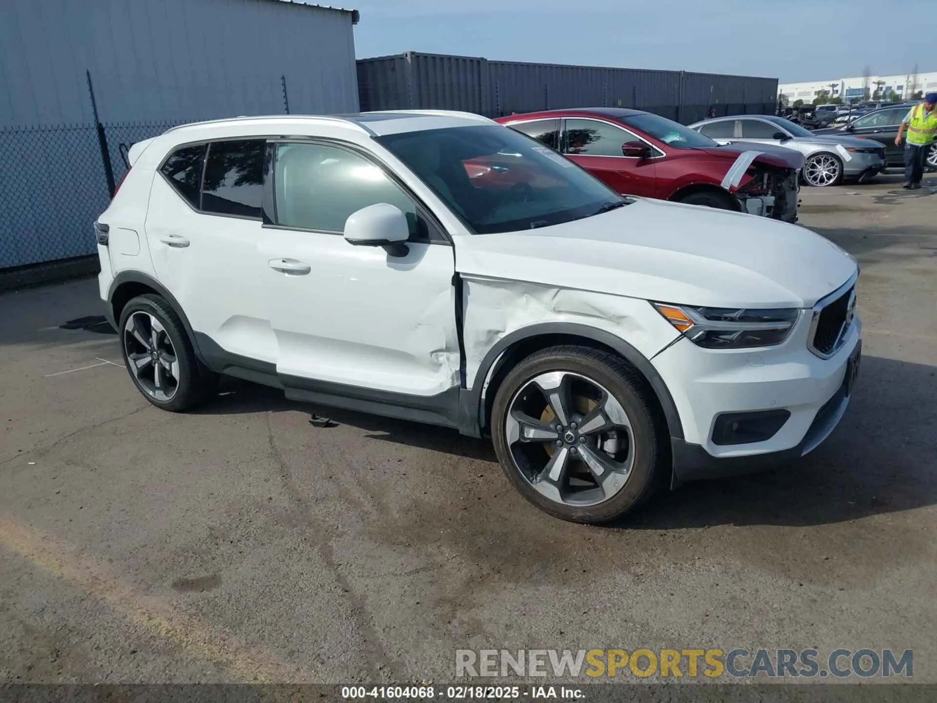 1 Photograph of a damaged car YV4AC2HK9L2206453 VOLVO XC40 2020