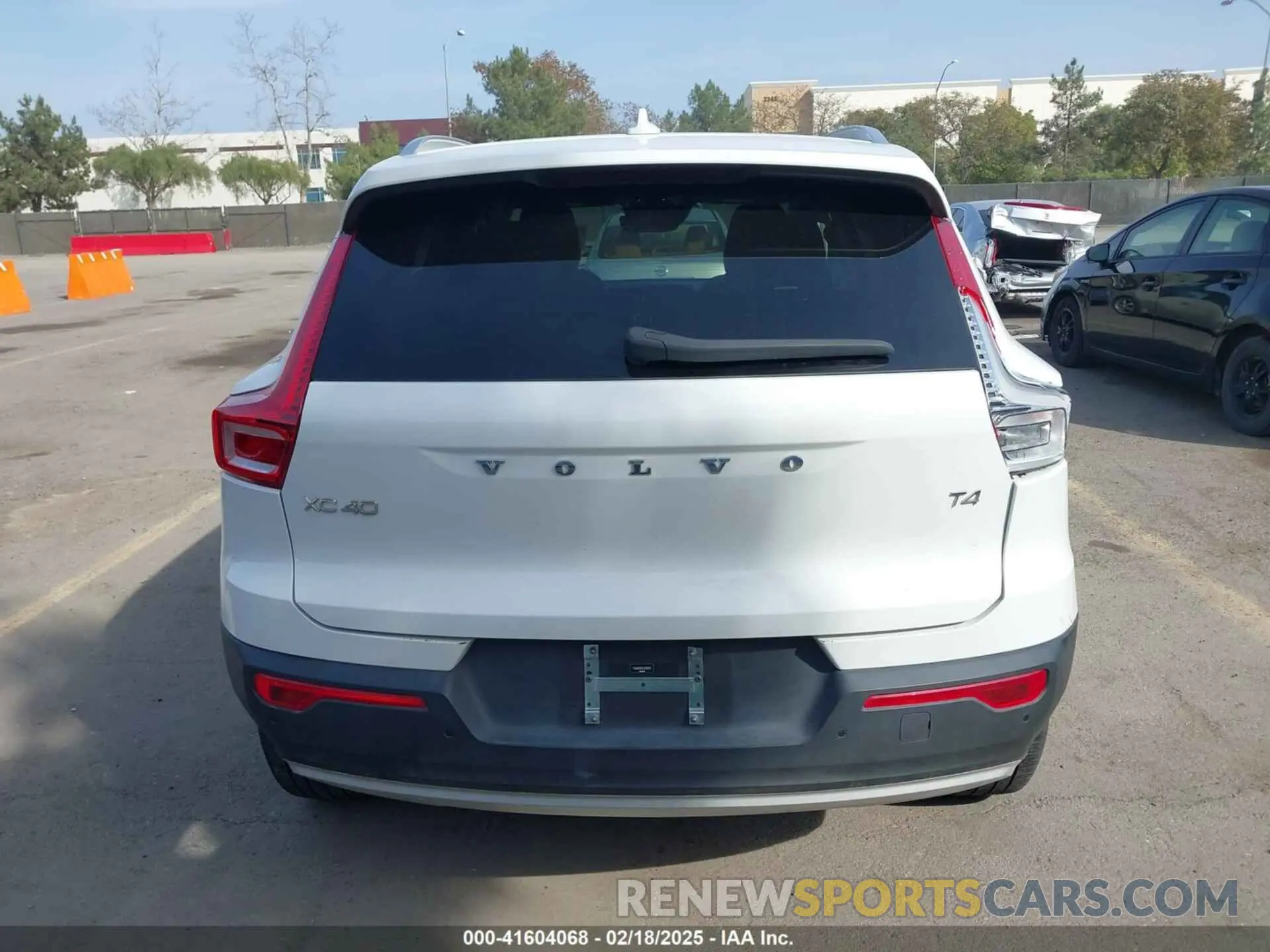 15 Photograph of a damaged car YV4AC2HK9L2206453 VOLVO XC40 2020