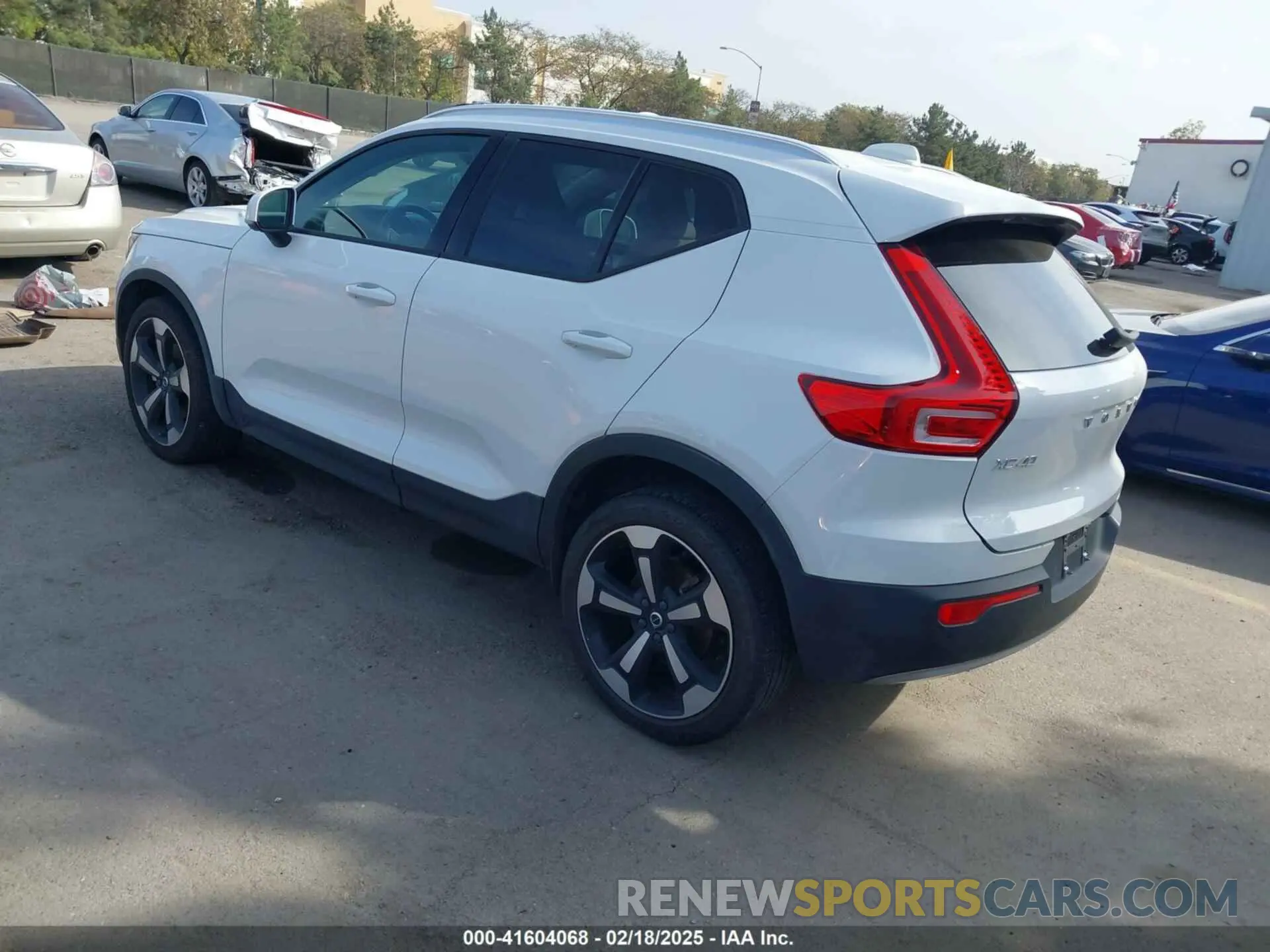 3 Photograph of a damaged car YV4AC2HK9L2206453 VOLVO XC40 2020
