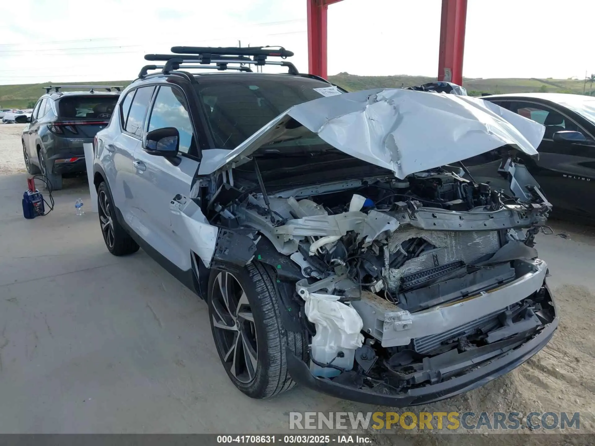 1 Фотография поврежденного автомобиля YV4AC2HM9L2254343 VOLVO XC40 2020