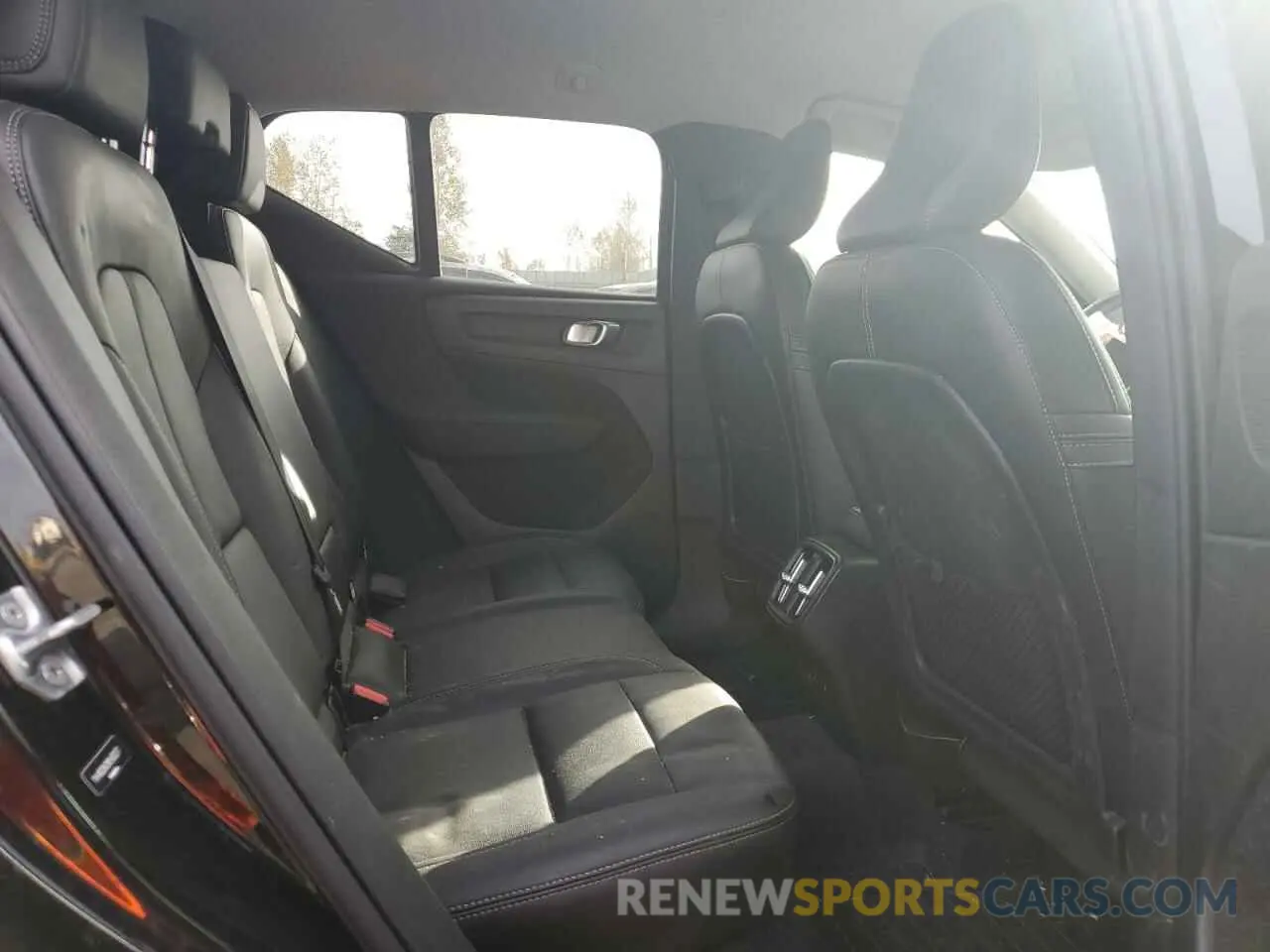 11 Photograph of a damaged car YV4162UK2M2420277 VOLVO XC40 2021