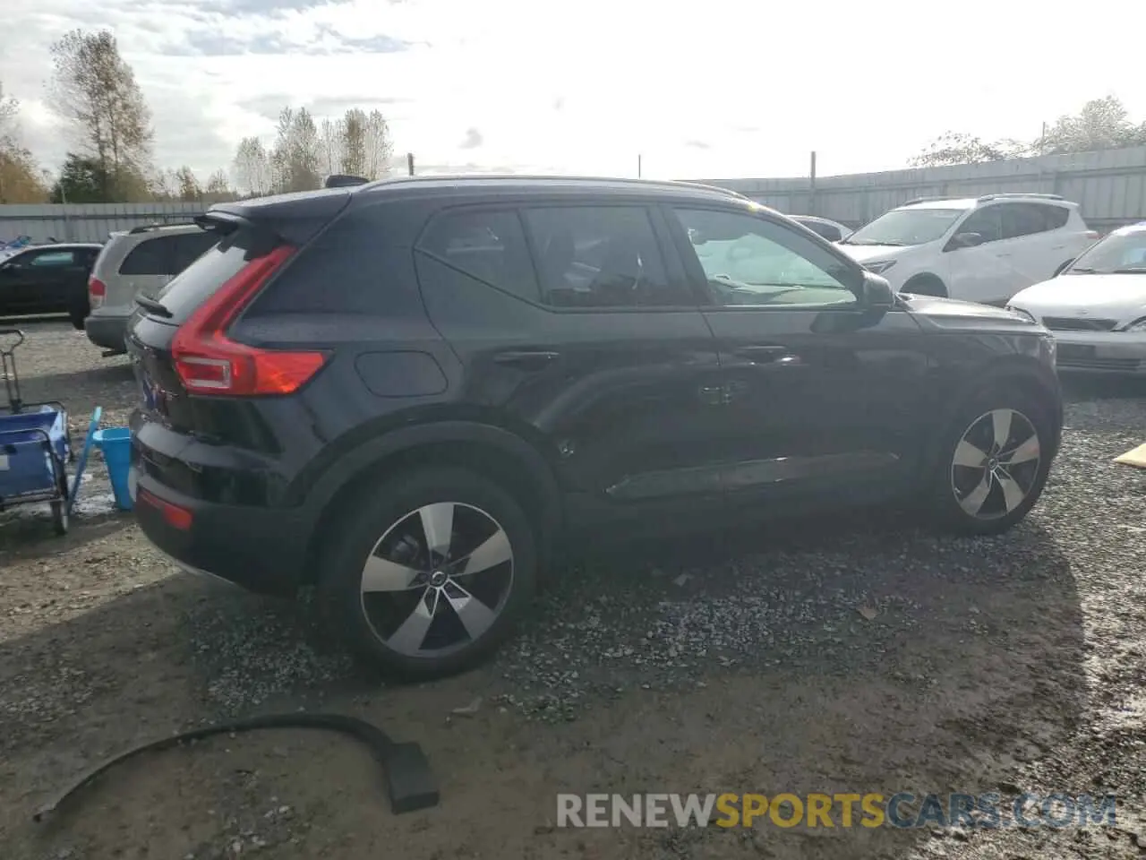 3 Photograph of a damaged car YV4162UK2M2420277 VOLVO XC40 2021