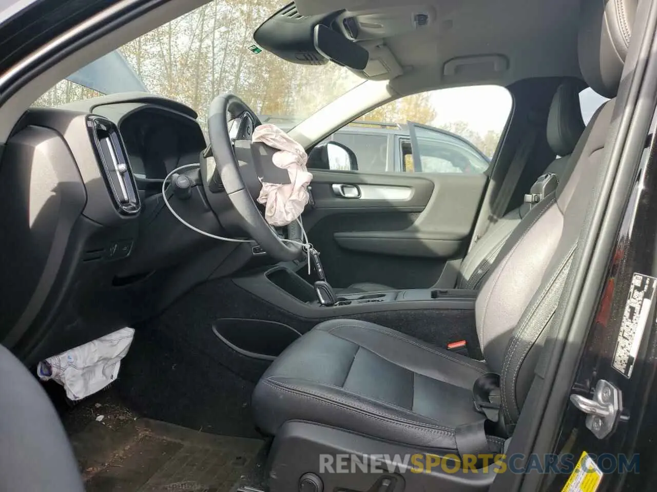 7 Photograph of a damaged car YV4162UK2M2420277 VOLVO XC40 2021
