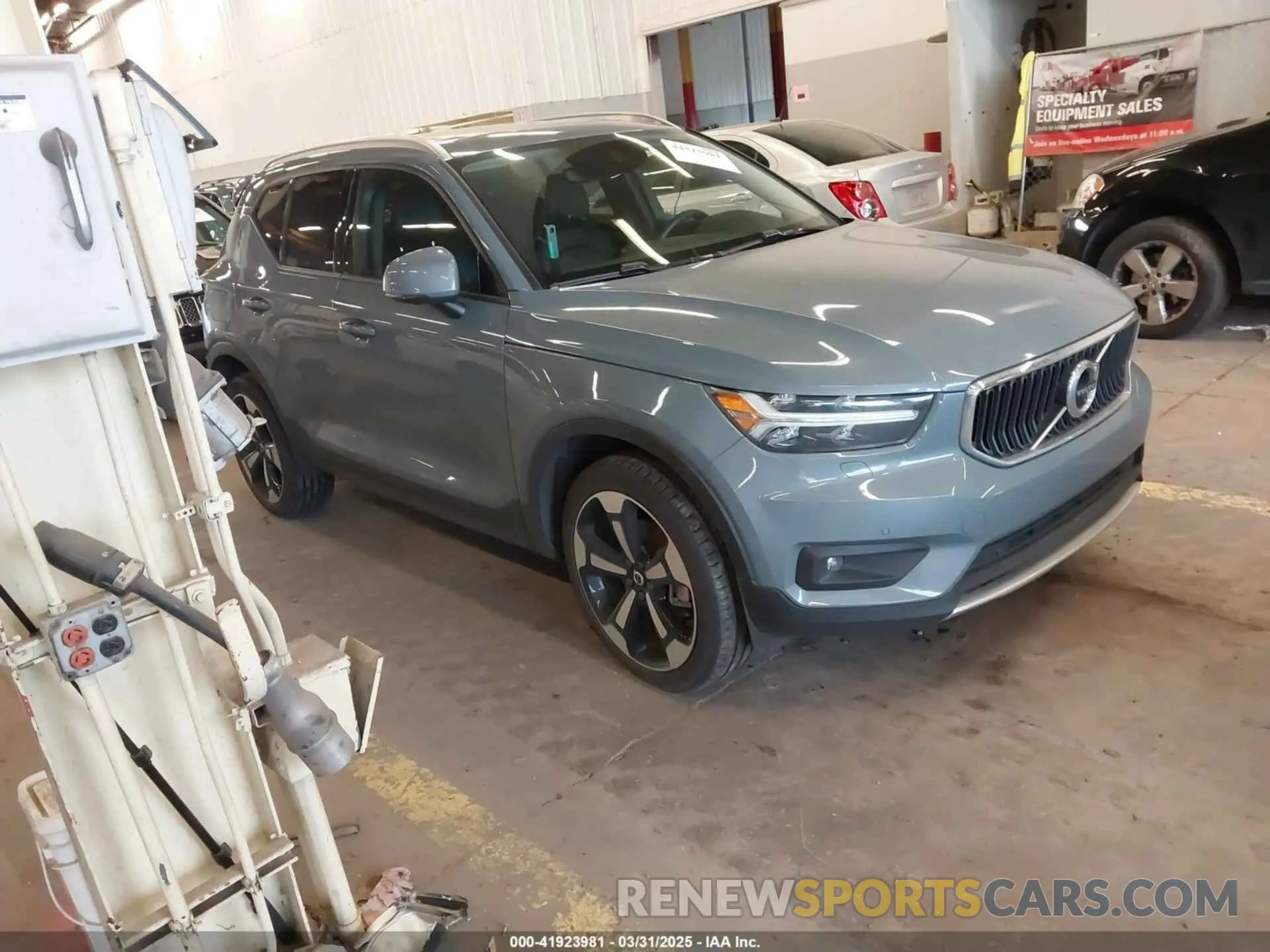 1 Photograph of a damaged car YV4162UK3M2416447 VOLVO XC40 2021