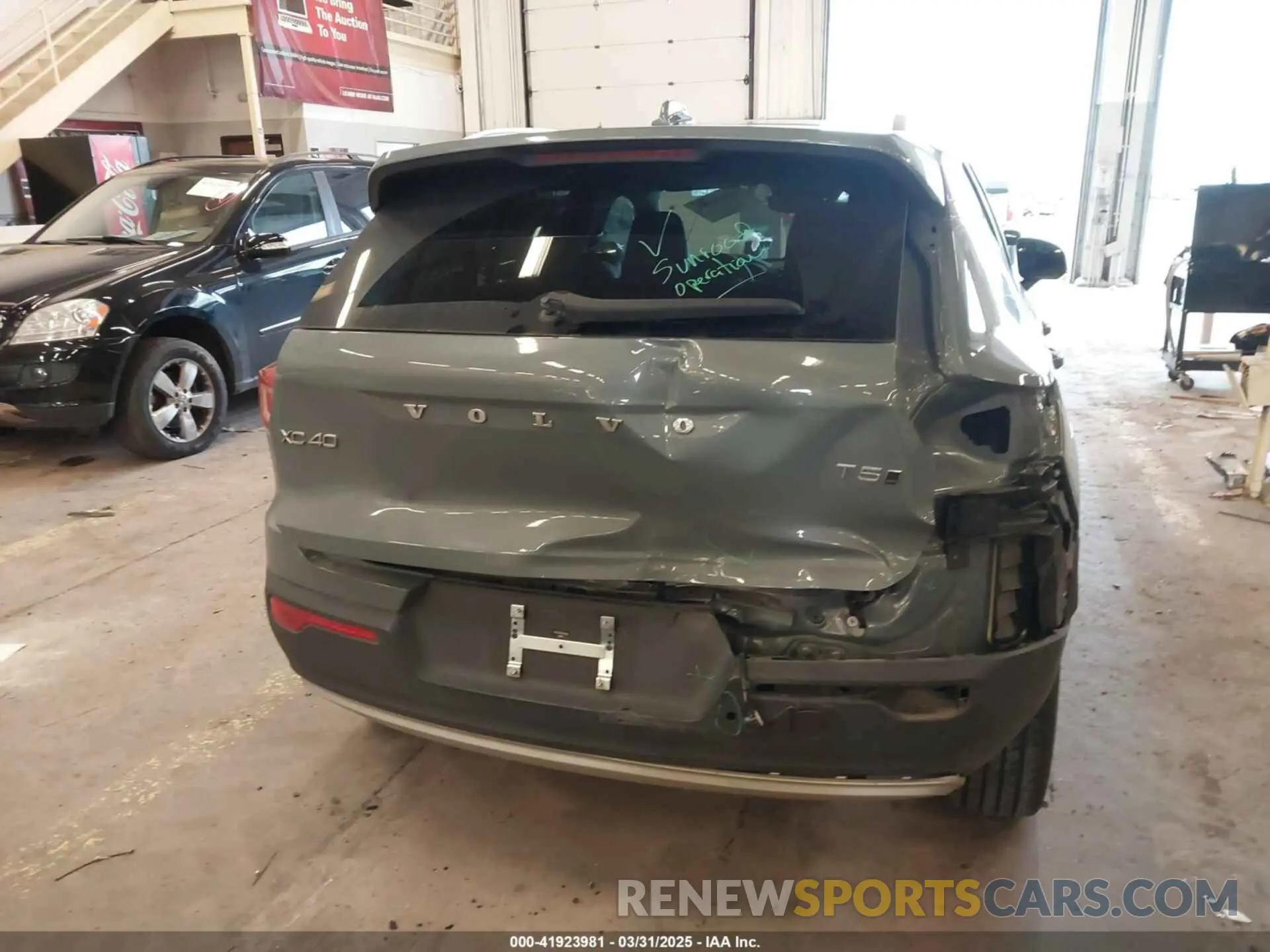 18 Photograph of a damaged car YV4162UK3M2416447 VOLVO XC40 2021