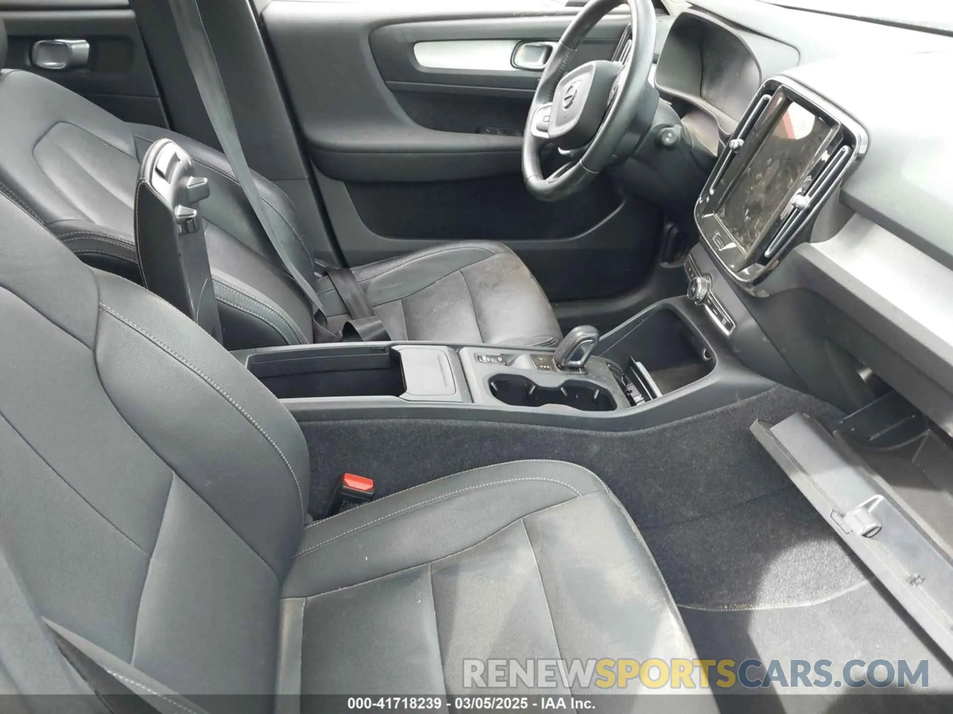 5 Photograph of a damaged car YV4162UK3M2473571 VOLVO XC40 2021