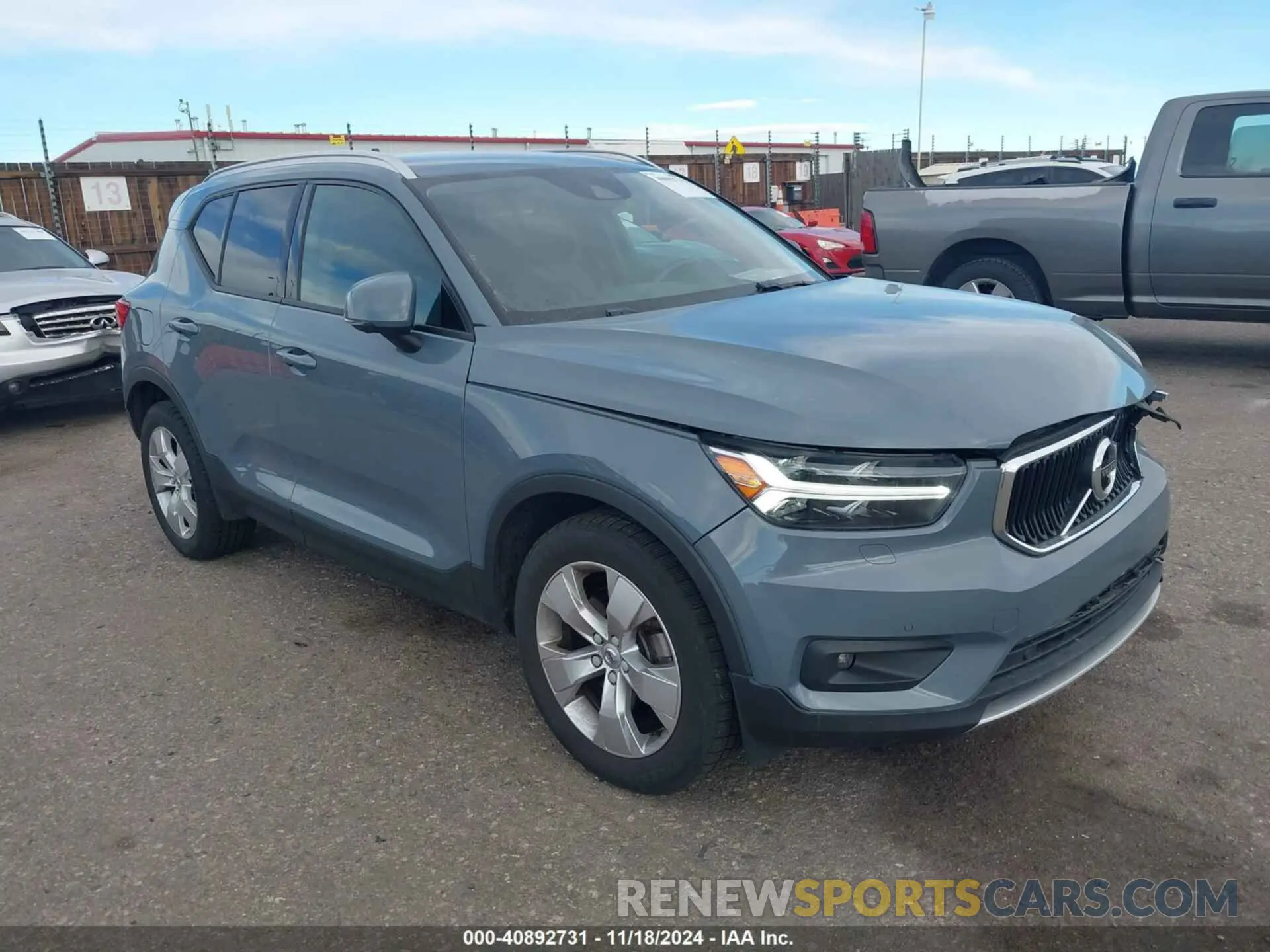 1 Photograph of a damaged car YV4162UK4M2602434 VOLVO XC40 2021