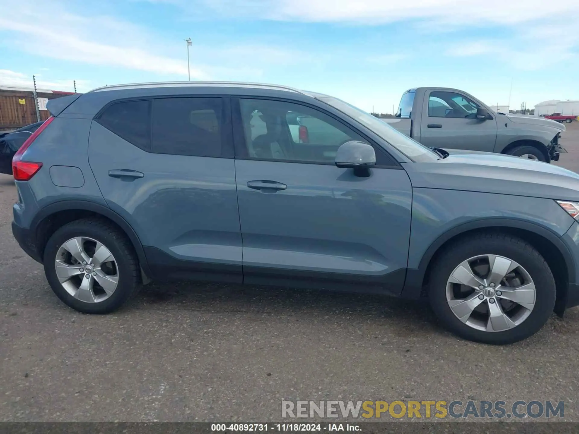 13 Photograph of a damaged car YV4162UK4M2602434 VOLVO XC40 2021