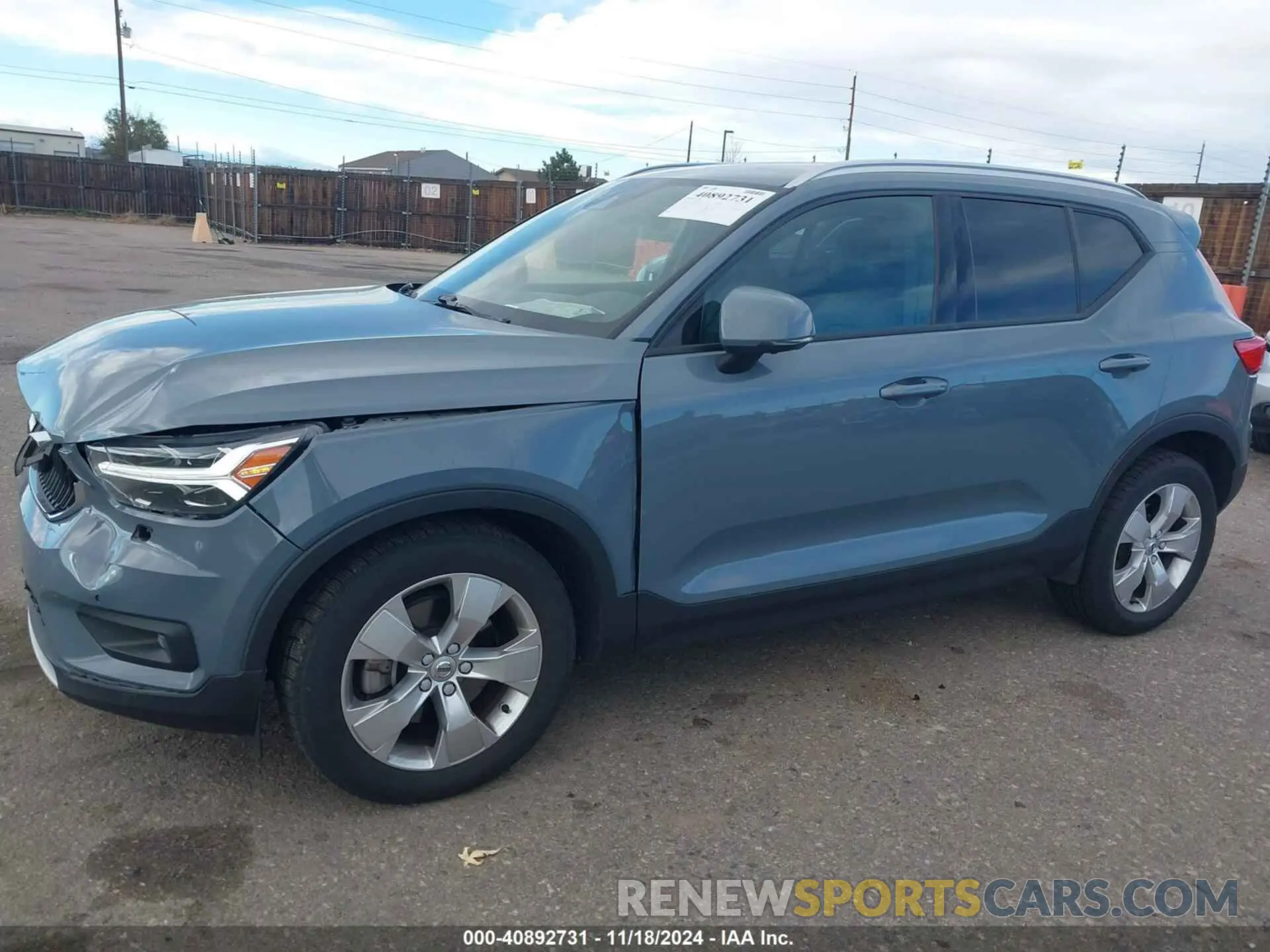 14 Photograph of a damaged car YV4162UK4M2602434 VOLVO XC40 2021
