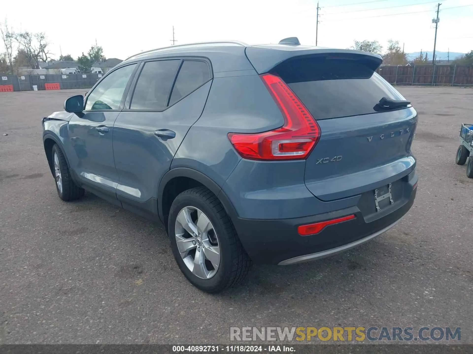 3 Photograph of a damaged car YV4162UK4M2602434 VOLVO XC40 2021