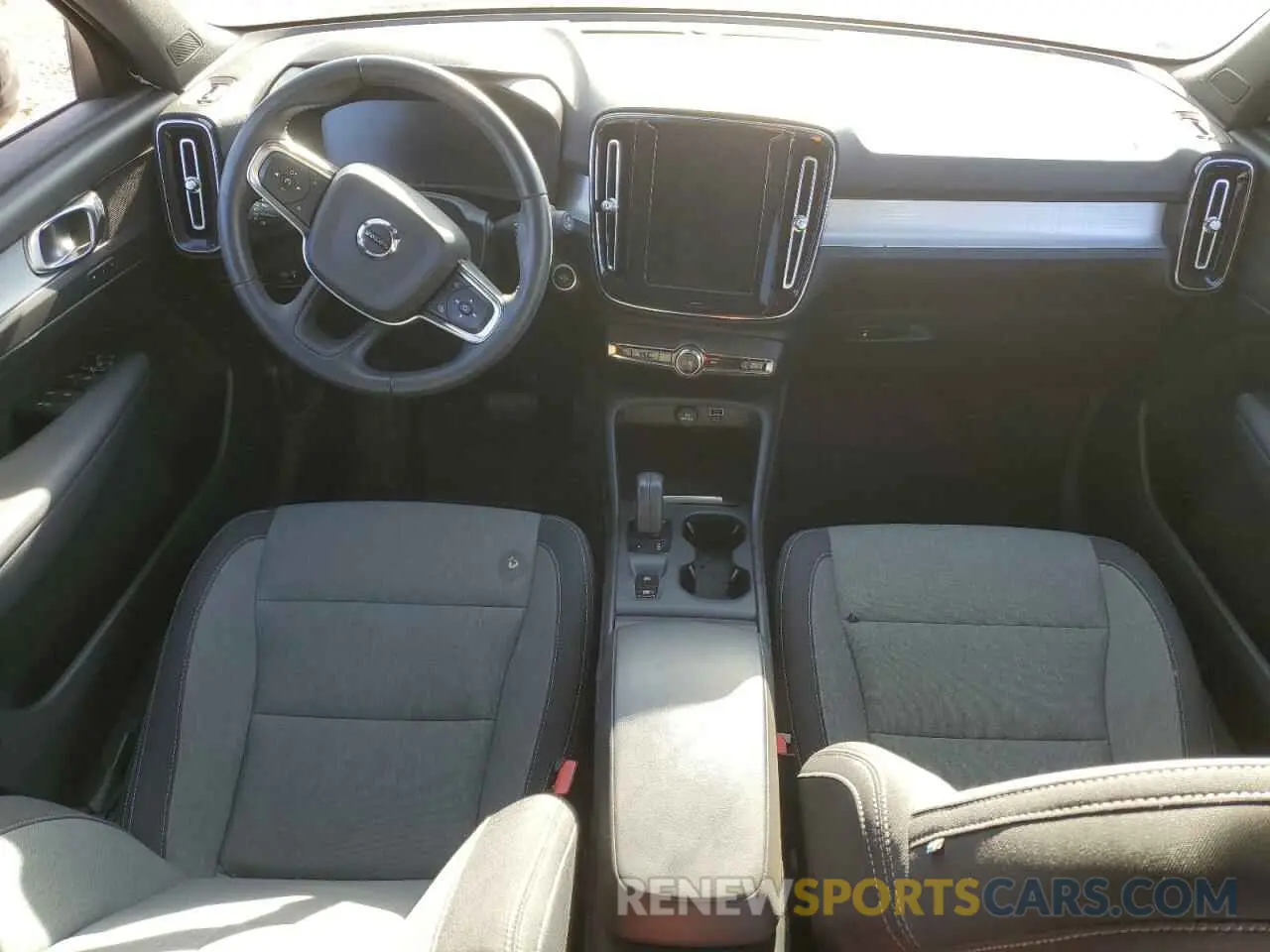 8 Фотография поврежденного автомобиля YV4162UK6M2423599 VOLVO XC40 2021