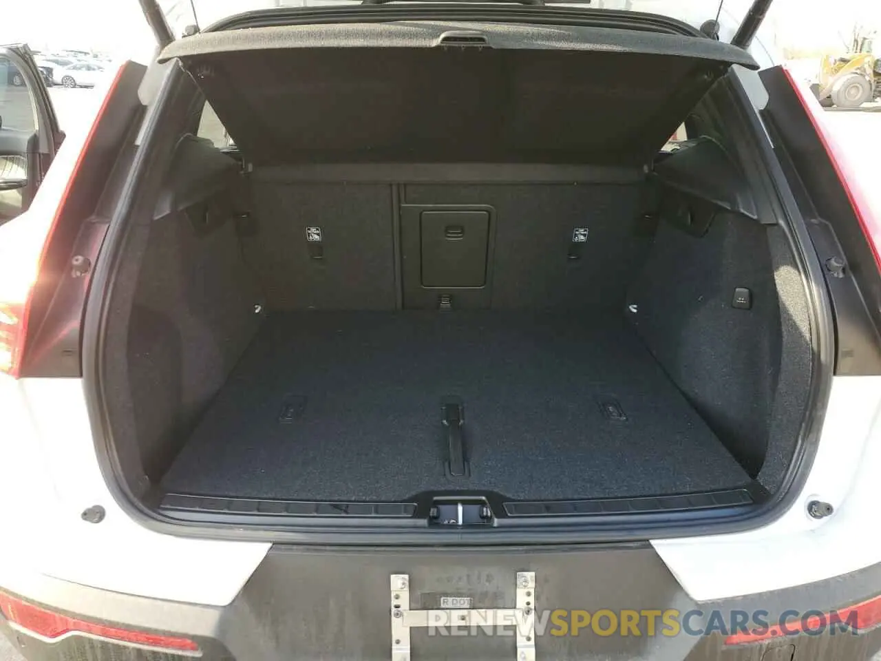 6 Фотография поврежденного автомобиля YV4162UK6M2603228 VOLVO XC40 2021