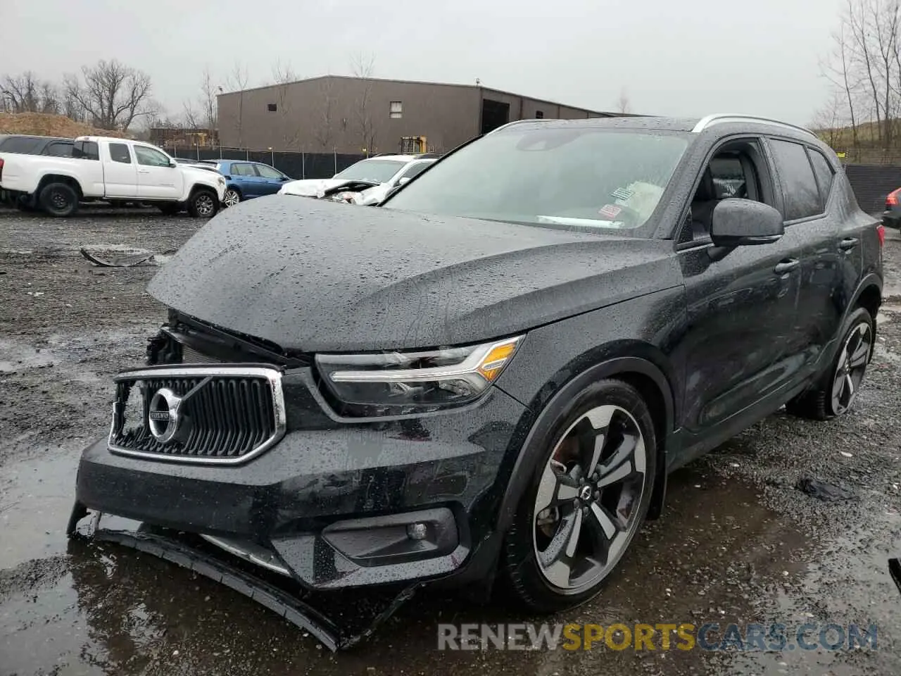 1 Photograph of a damaged car YV4162UK8M2420266 VOLVO XC40 2021