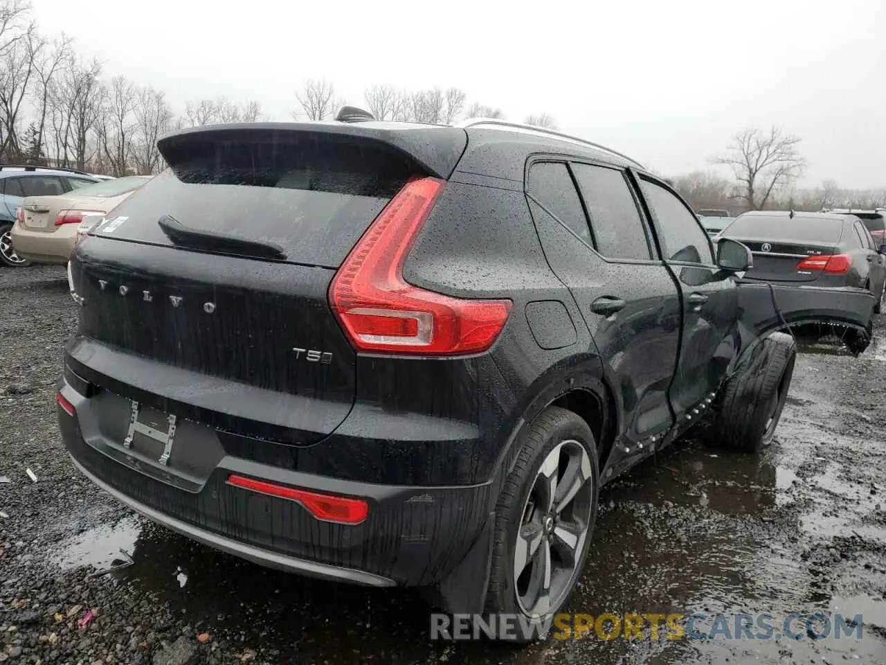 3 Photograph of a damaged car YV4162UK8M2420266 VOLVO XC40 2021