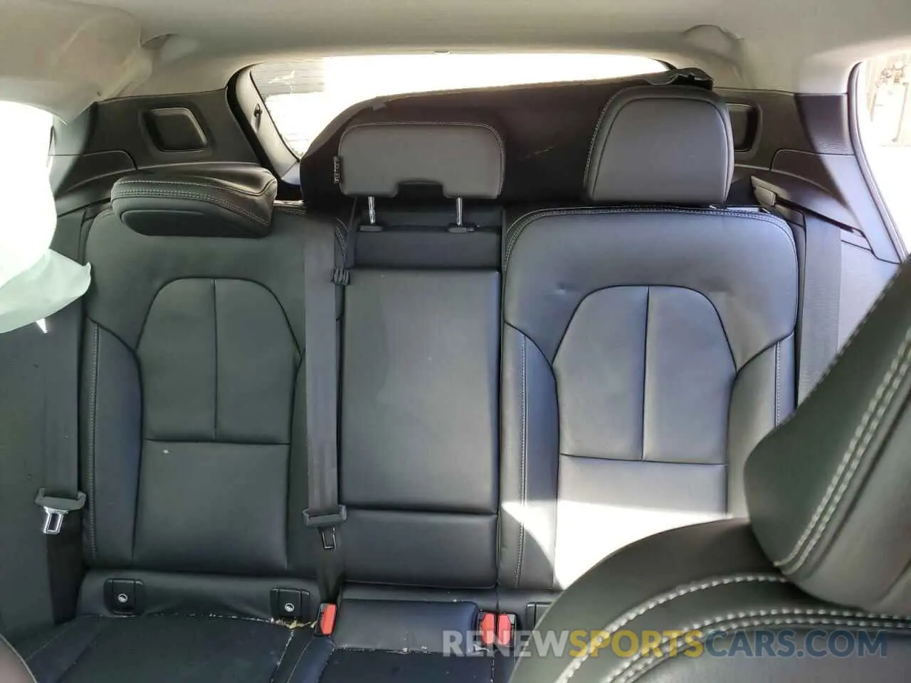 10 Photograph of a damaged car YV4162UK8M2564111 VOLVO XC40 2021