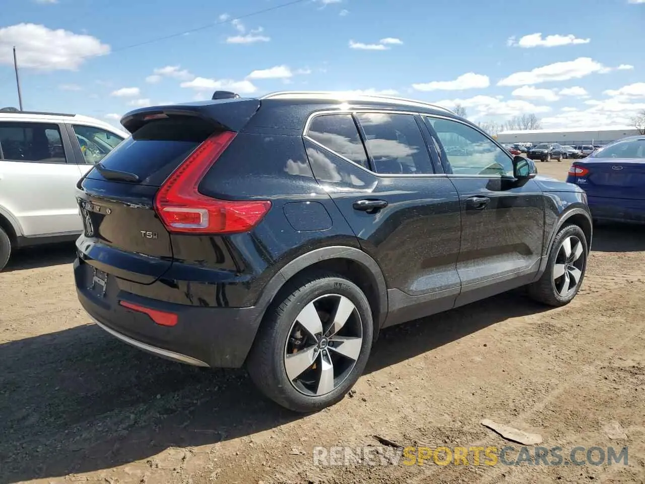 3 Photograph of a damaged car YV4162UK9M2509361 VOLVO XC40 2021