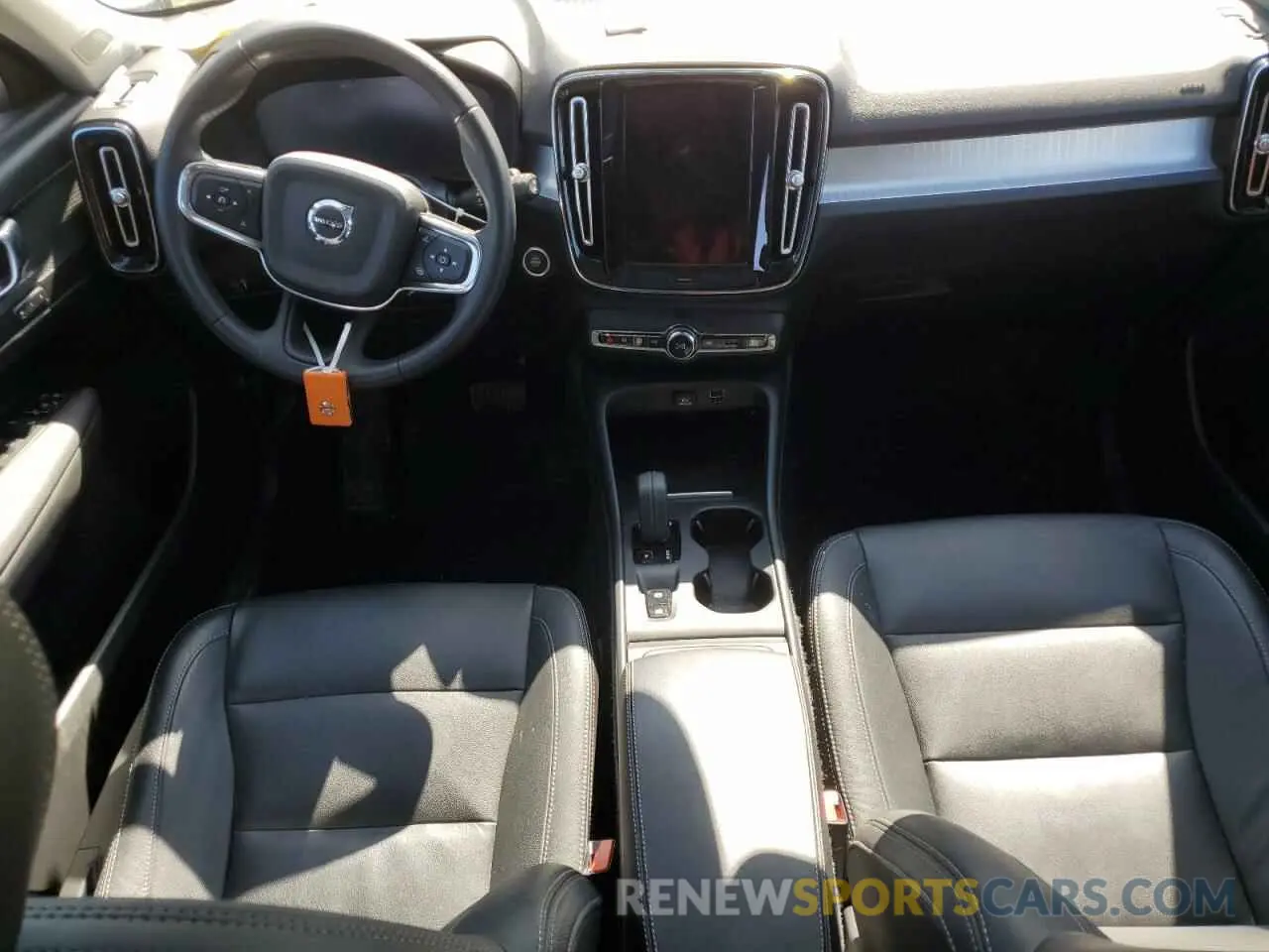 8 Photograph of a damaged car YV4162UK9M2509361 VOLVO XC40 2021