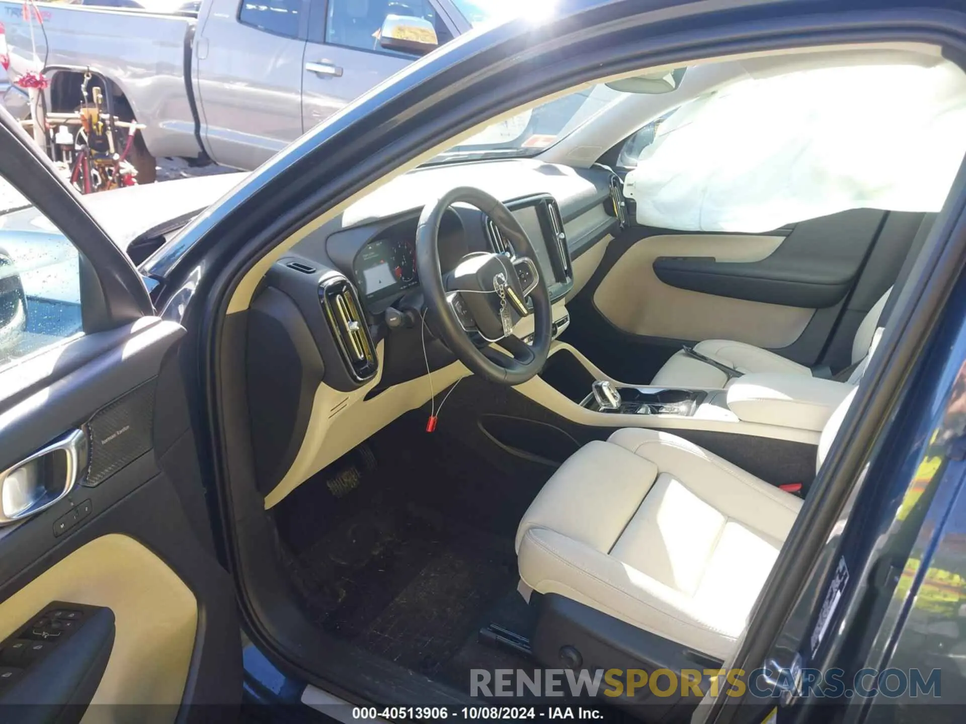 5 Photograph of a damaged car YV4162UL1M2576108 VOLVO XC40 2021