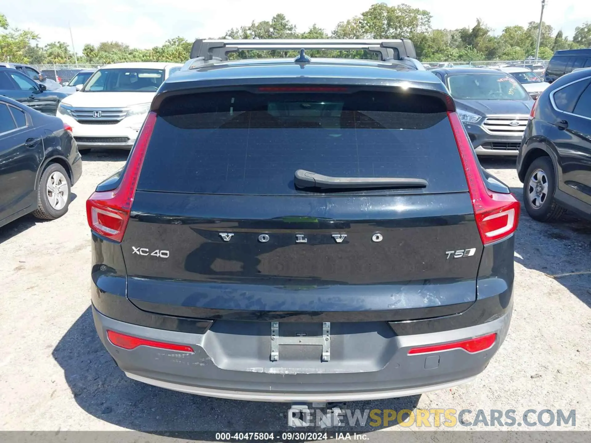 16 Photograph of a damaged car YV4162UL3M2526438 VOLVO XC40 2021