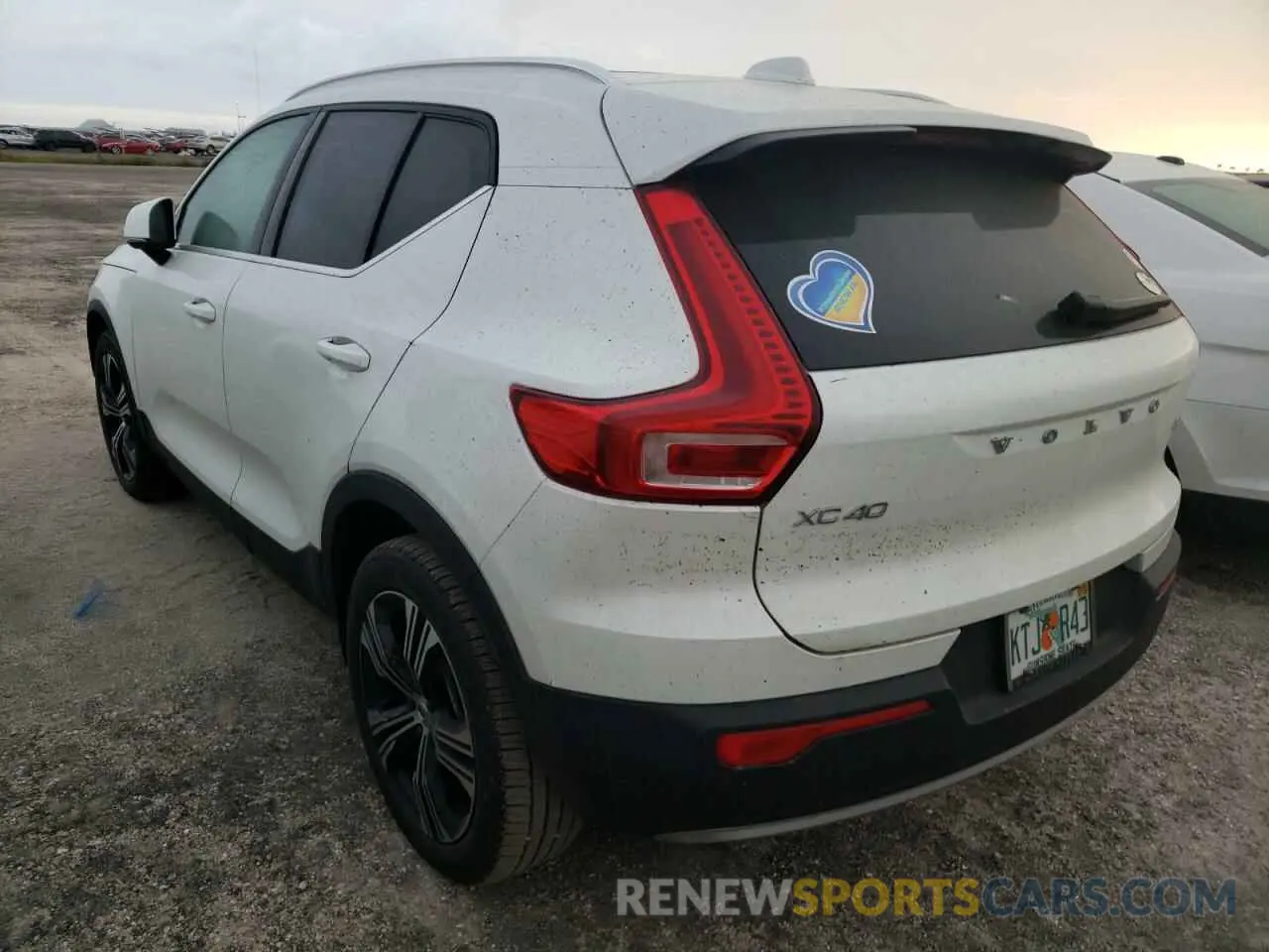 3 Фотография поврежденного автомобиля YV4162UL5M2553754 VOLVO XC40 2021