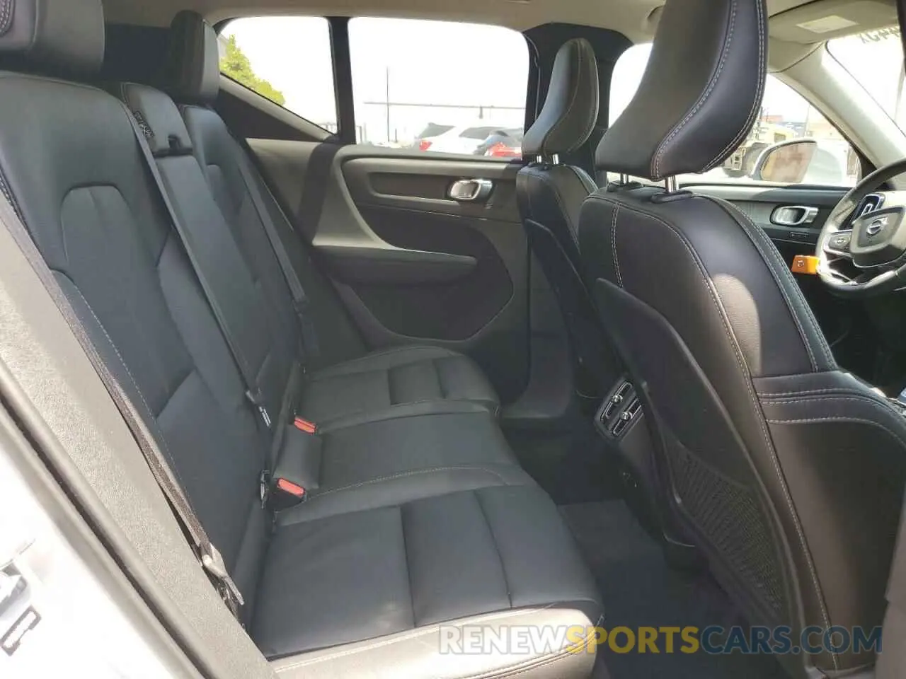 11 Photograph of a damaged car YV4162UL5M2564818 VOLVO XC40 2021