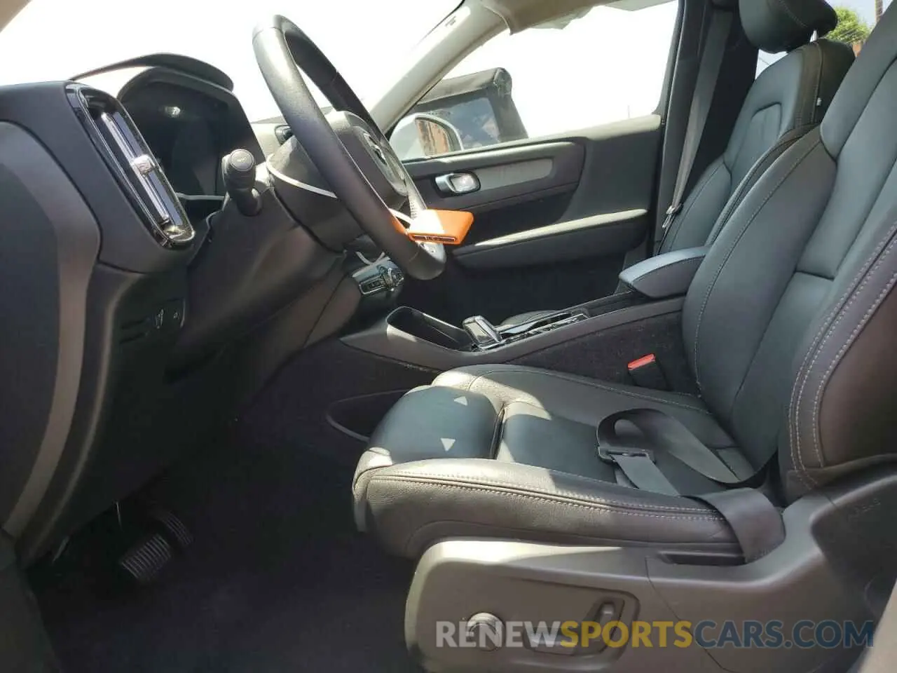 7 Photograph of a damaged car YV4162UL5M2564818 VOLVO XC40 2021