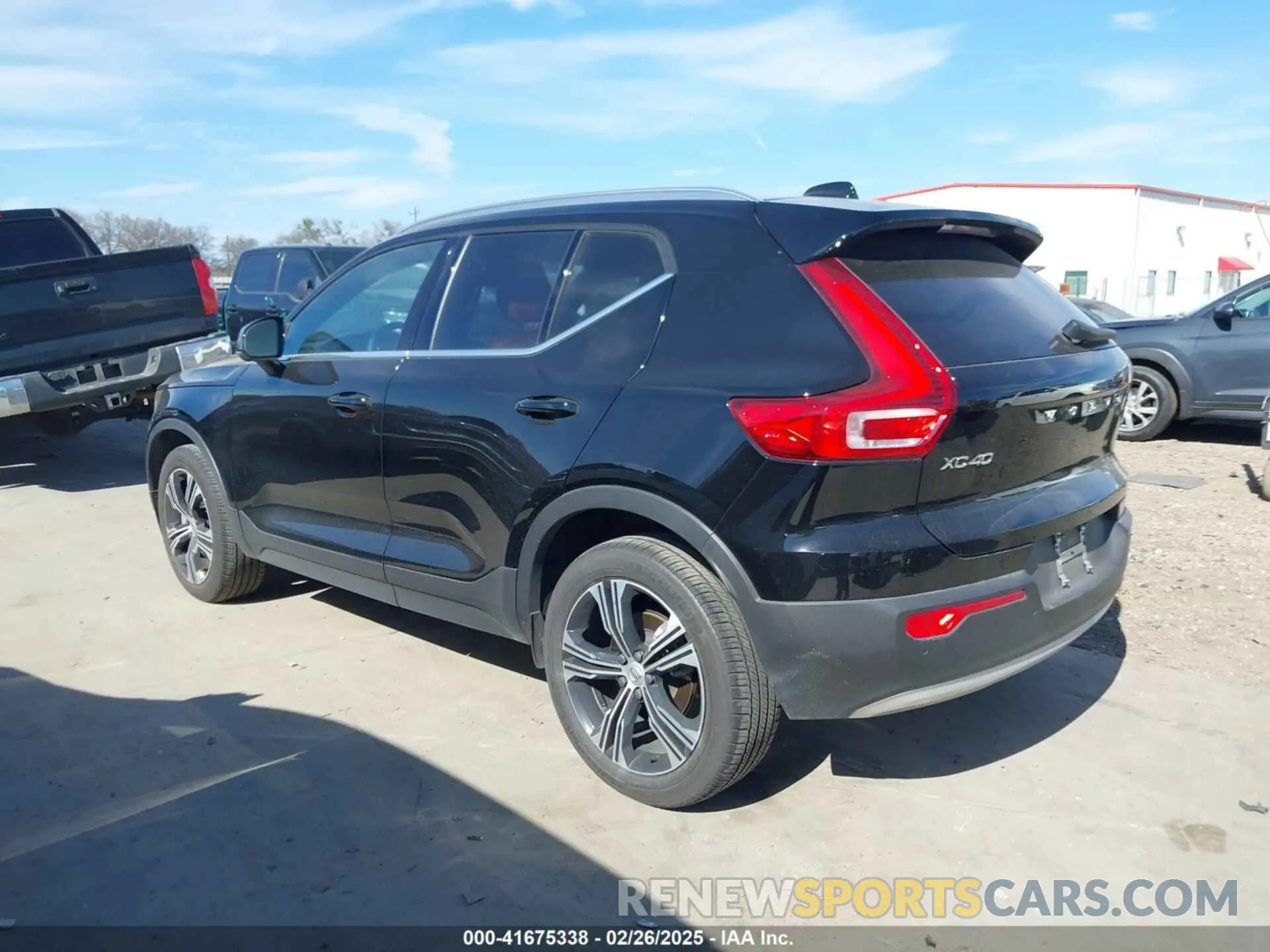 14 Photograph of a damaged car YV4162UL5M2569999 VOLVO XC40 2021