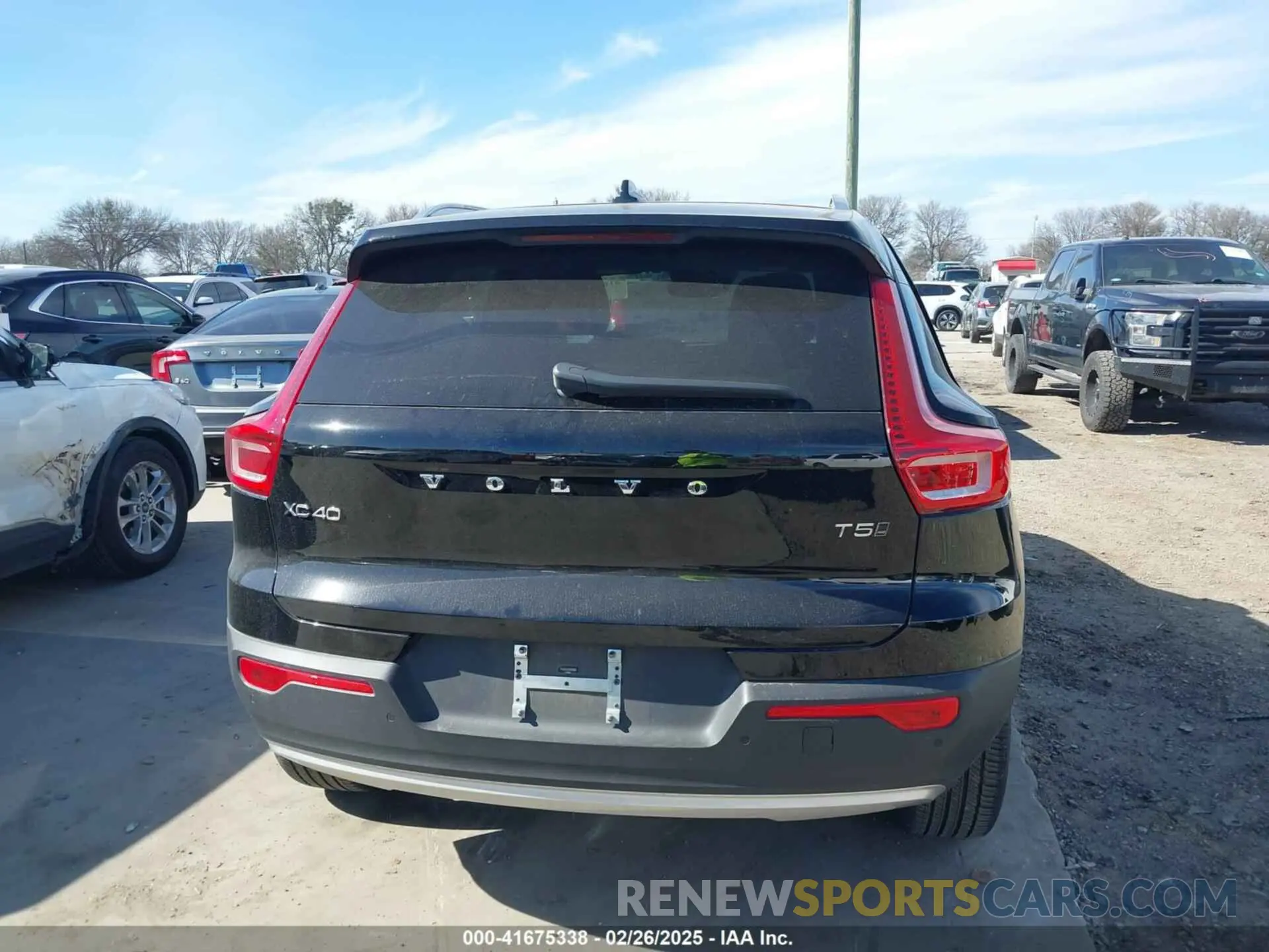 16 Photograph of a damaged car YV4162UL5M2569999 VOLVO XC40 2021