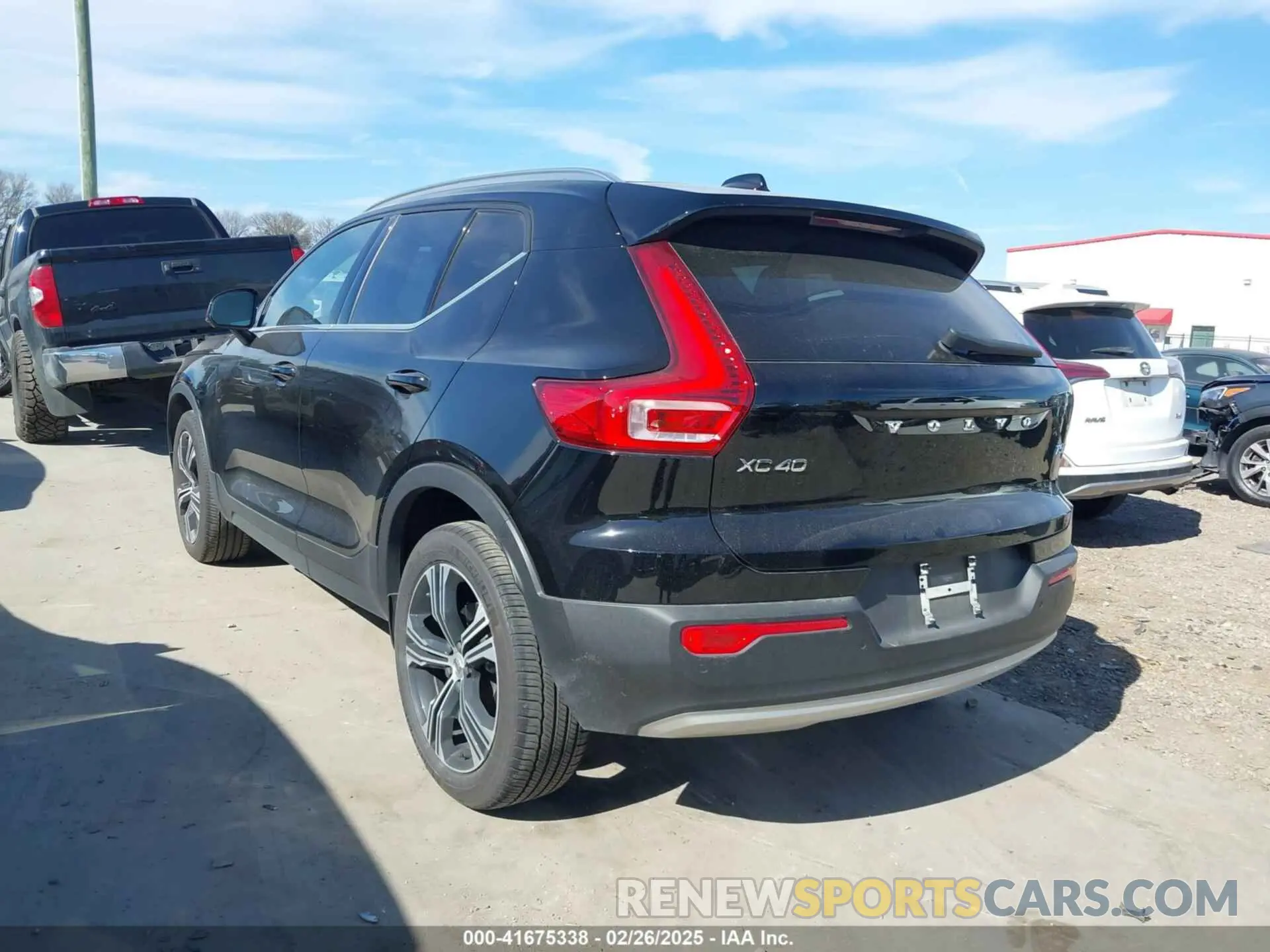 3 Photograph of a damaged car YV4162UL5M2569999 VOLVO XC40 2021
