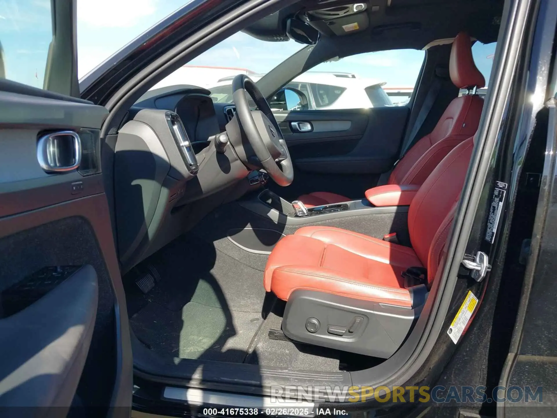 5 Photograph of a damaged car YV4162UL5M2569999 VOLVO XC40 2021
