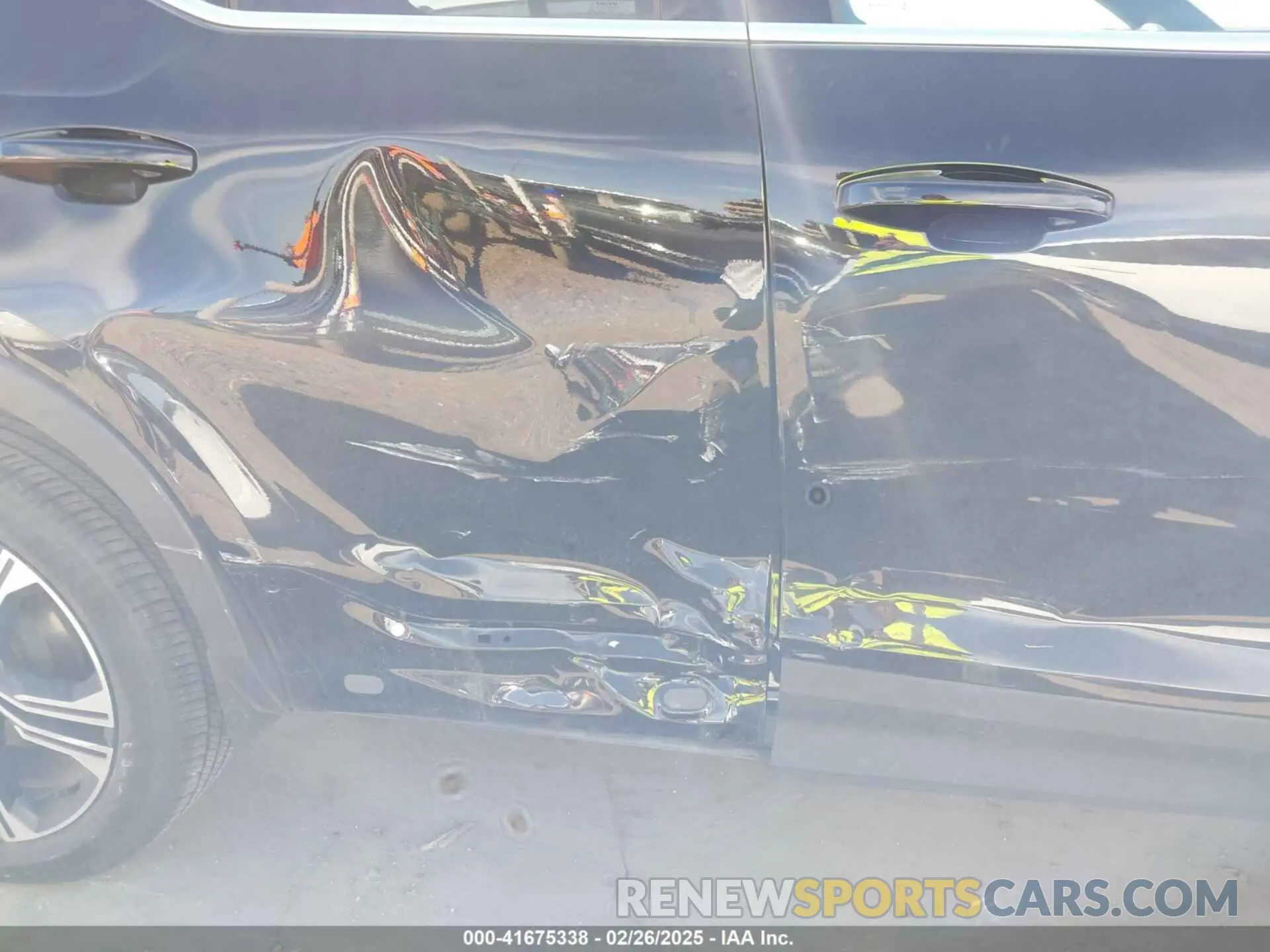 6 Photograph of a damaged car YV4162UL5M2569999 VOLVO XC40 2021