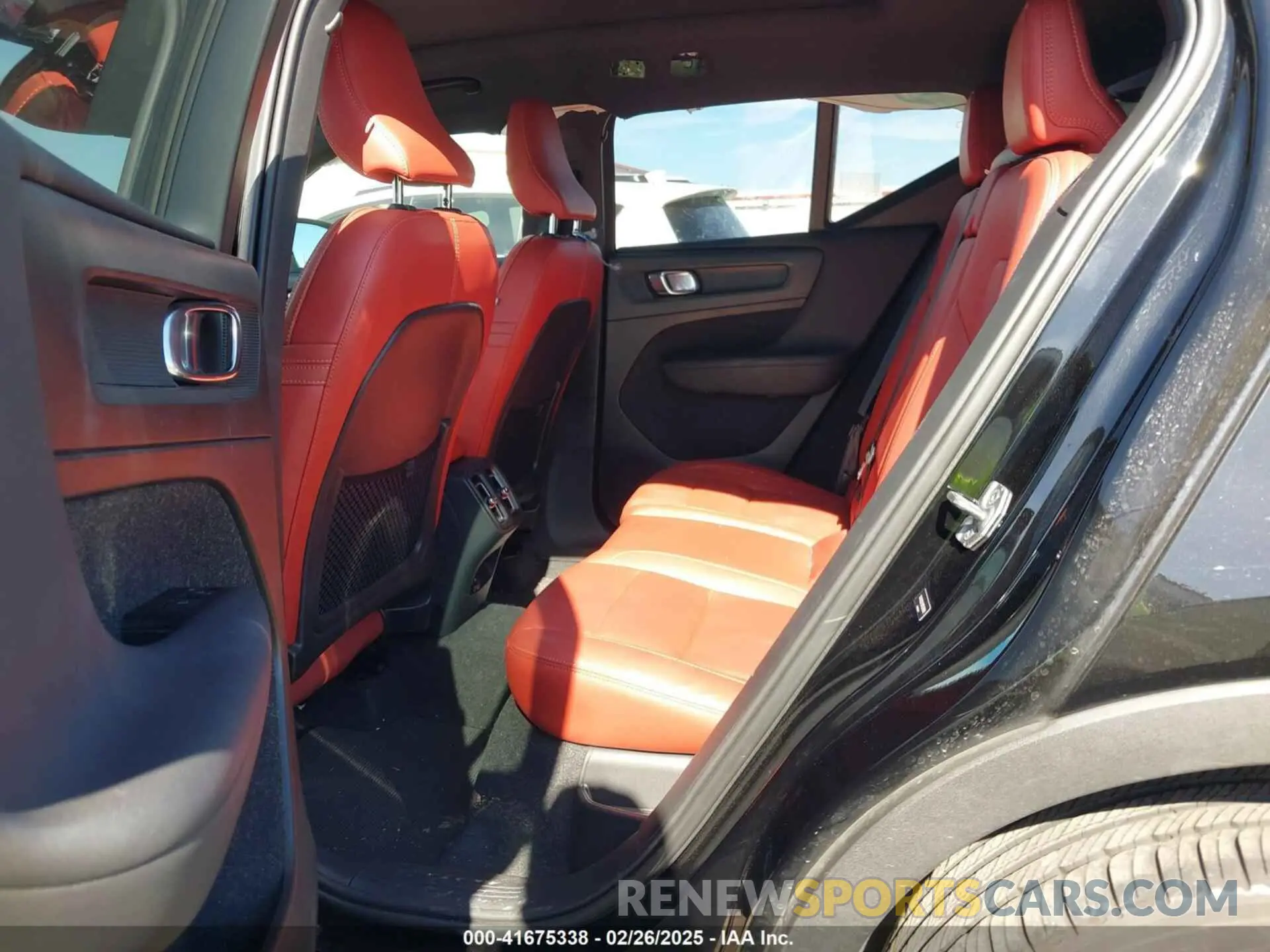 8 Photograph of a damaged car YV4162UL5M2569999 VOLVO XC40 2021