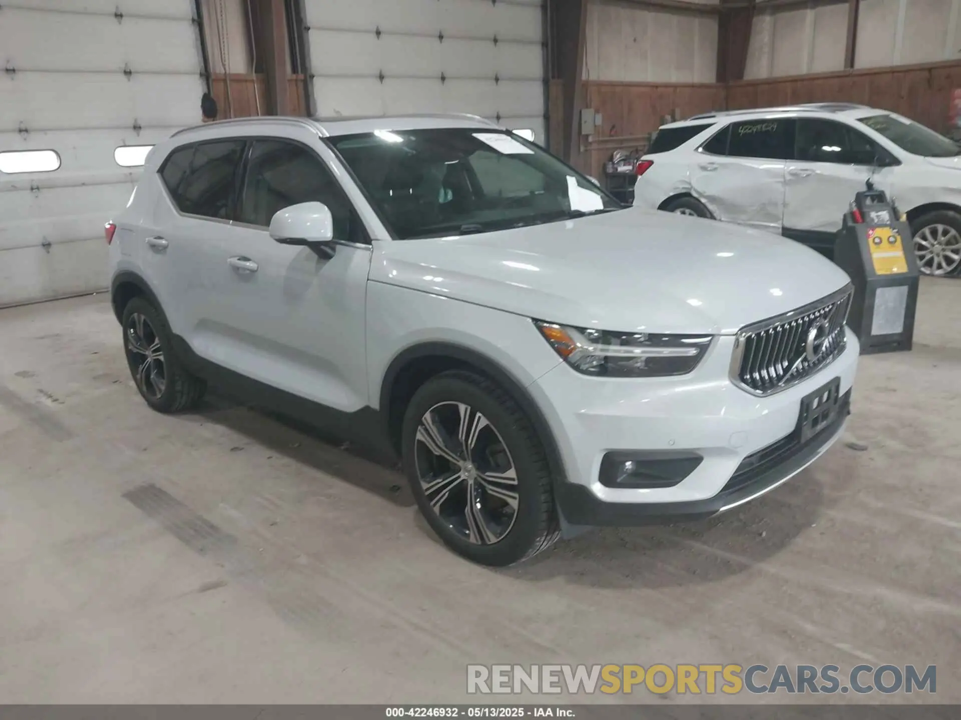 1 Photograph of a damaged car YV4162UL7M2432305 VOLVO XC40 2021