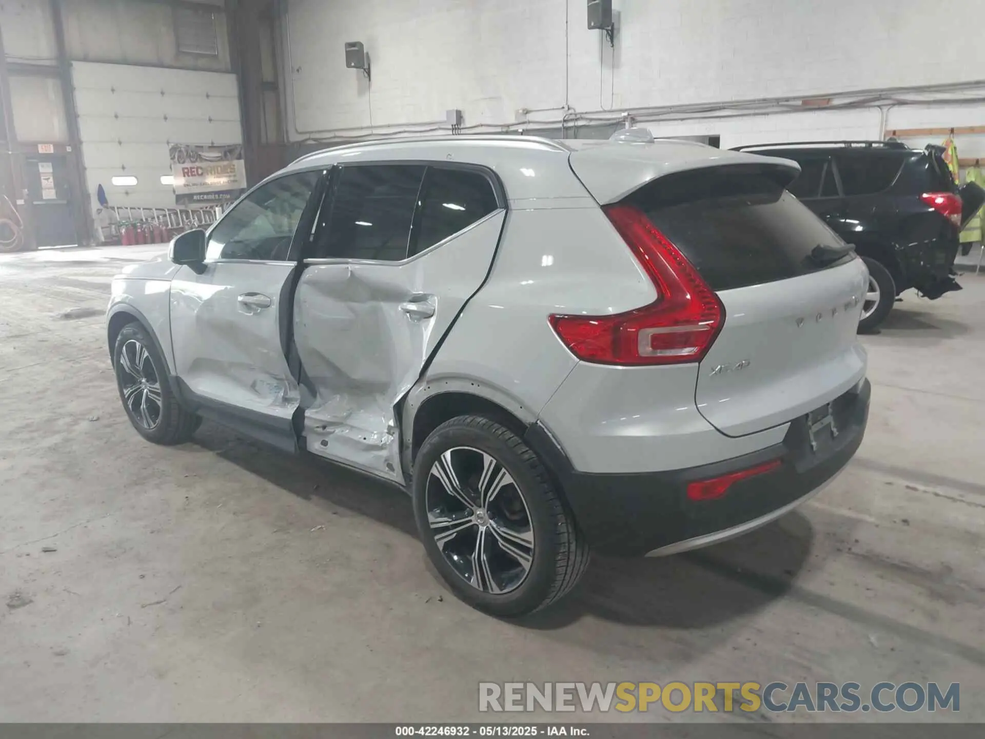 3 Photograph of a damaged car YV4162UL7M2432305 VOLVO XC40 2021