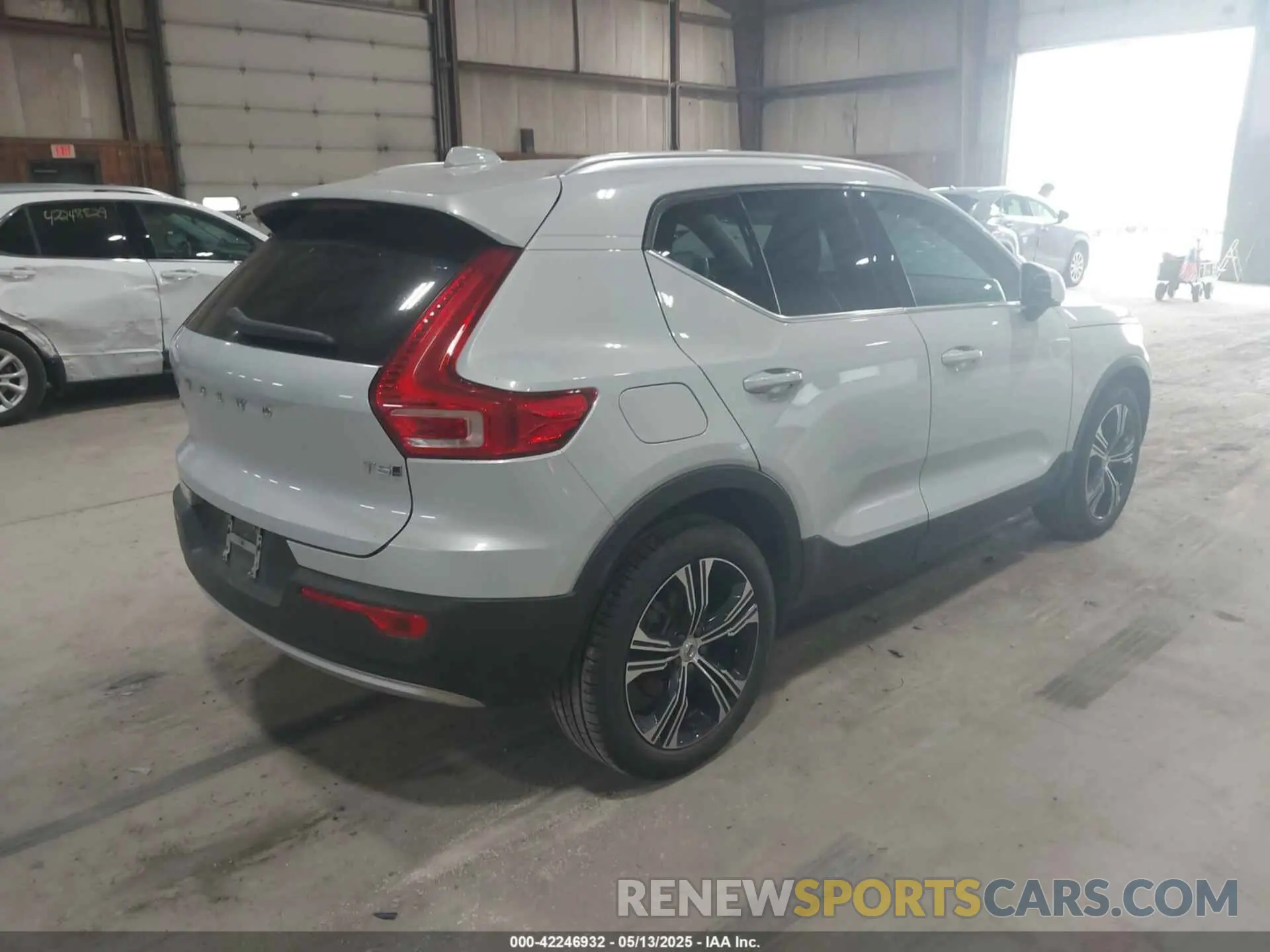 4 Photograph of a damaged car YV4162UL7M2432305 VOLVO XC40 2021