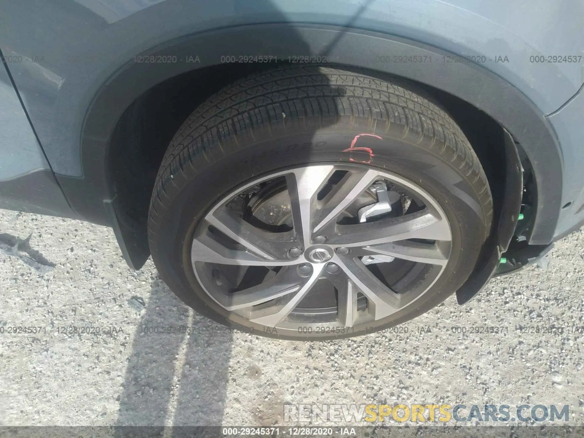 13 Photograph of a damaged car YV4162UM0M2427536 VOLVO XC40 2021
