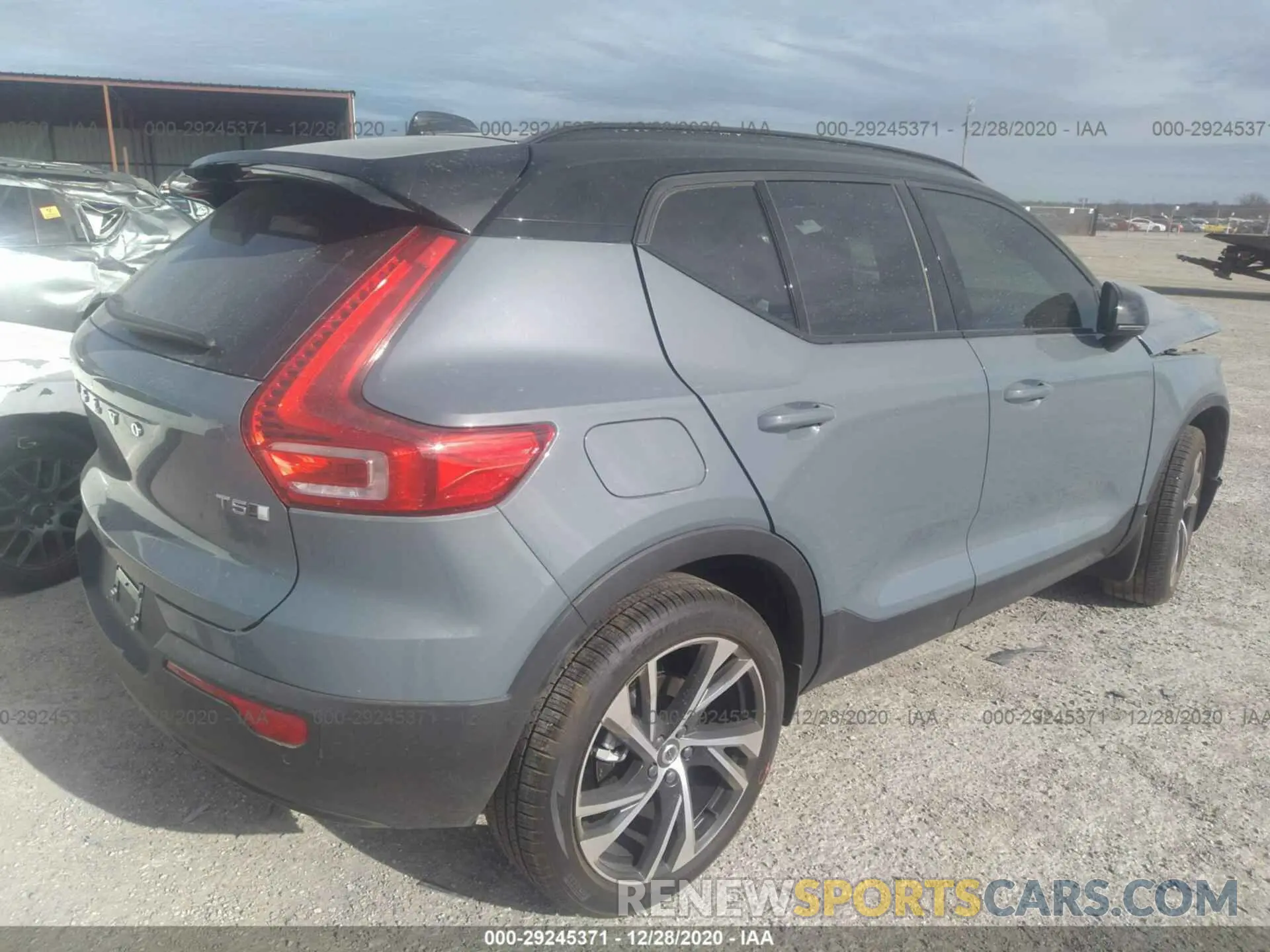 4 Photograph of a damaged car YV4162UM0M2427536 VOLVO XC40 2021