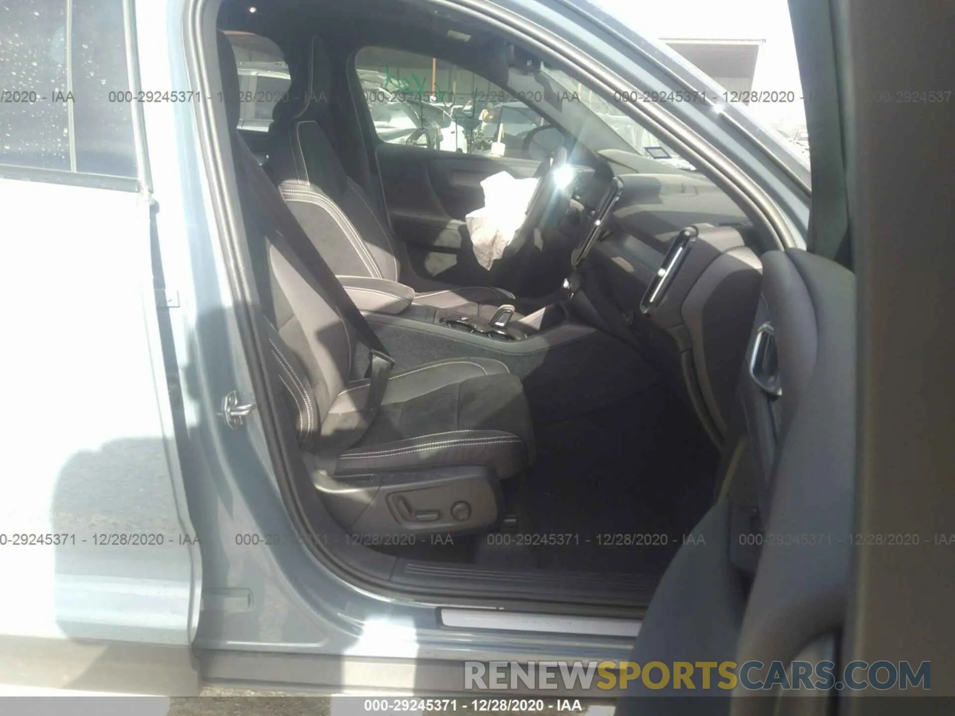 5 Photograph of a damaged car YV4162UM0M2427536 VOLVO XC40 2021