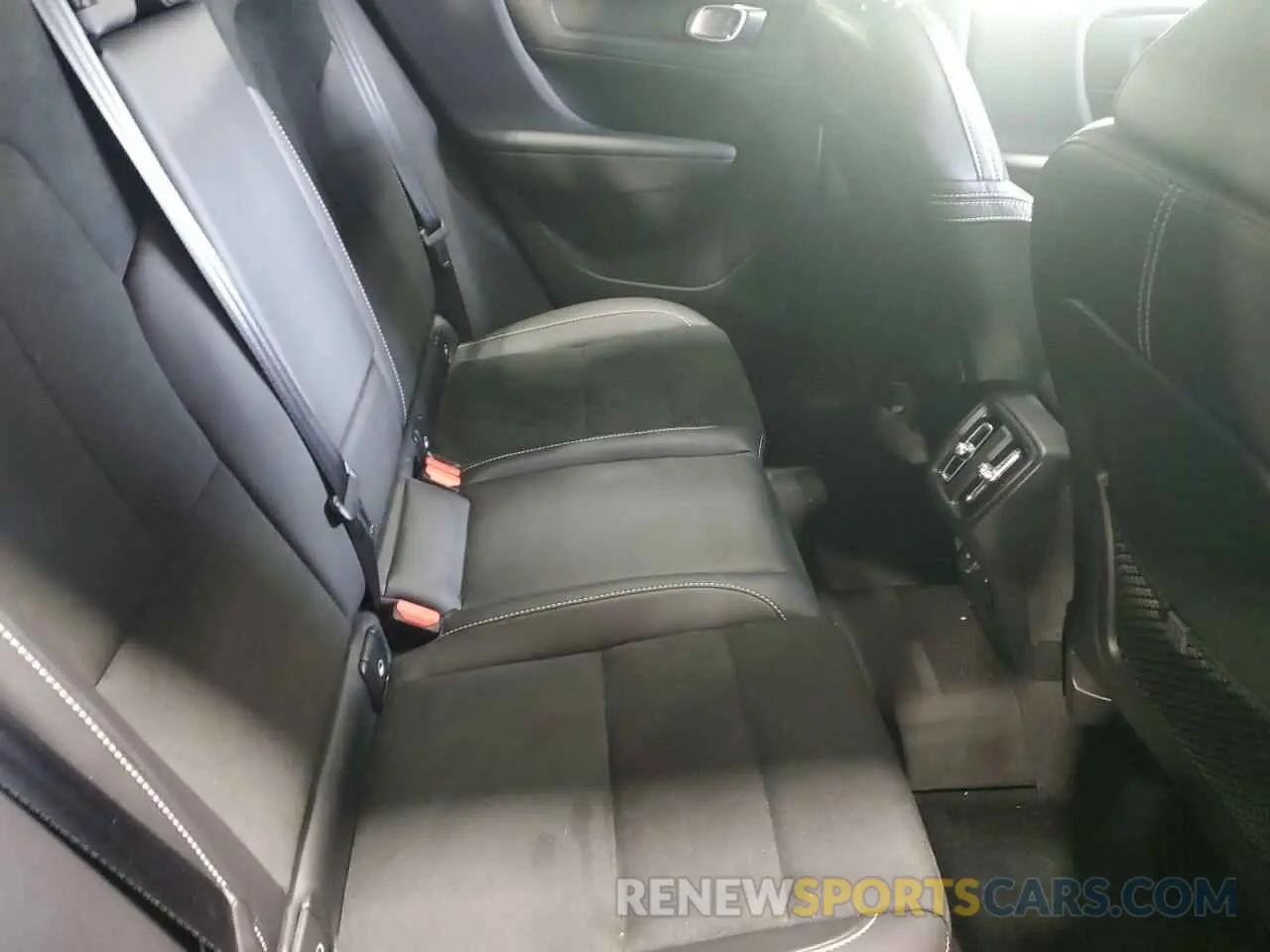 12 Фотография поврежденного автомобиля YV4162UM0M2585469 VOLVO XC40 2021