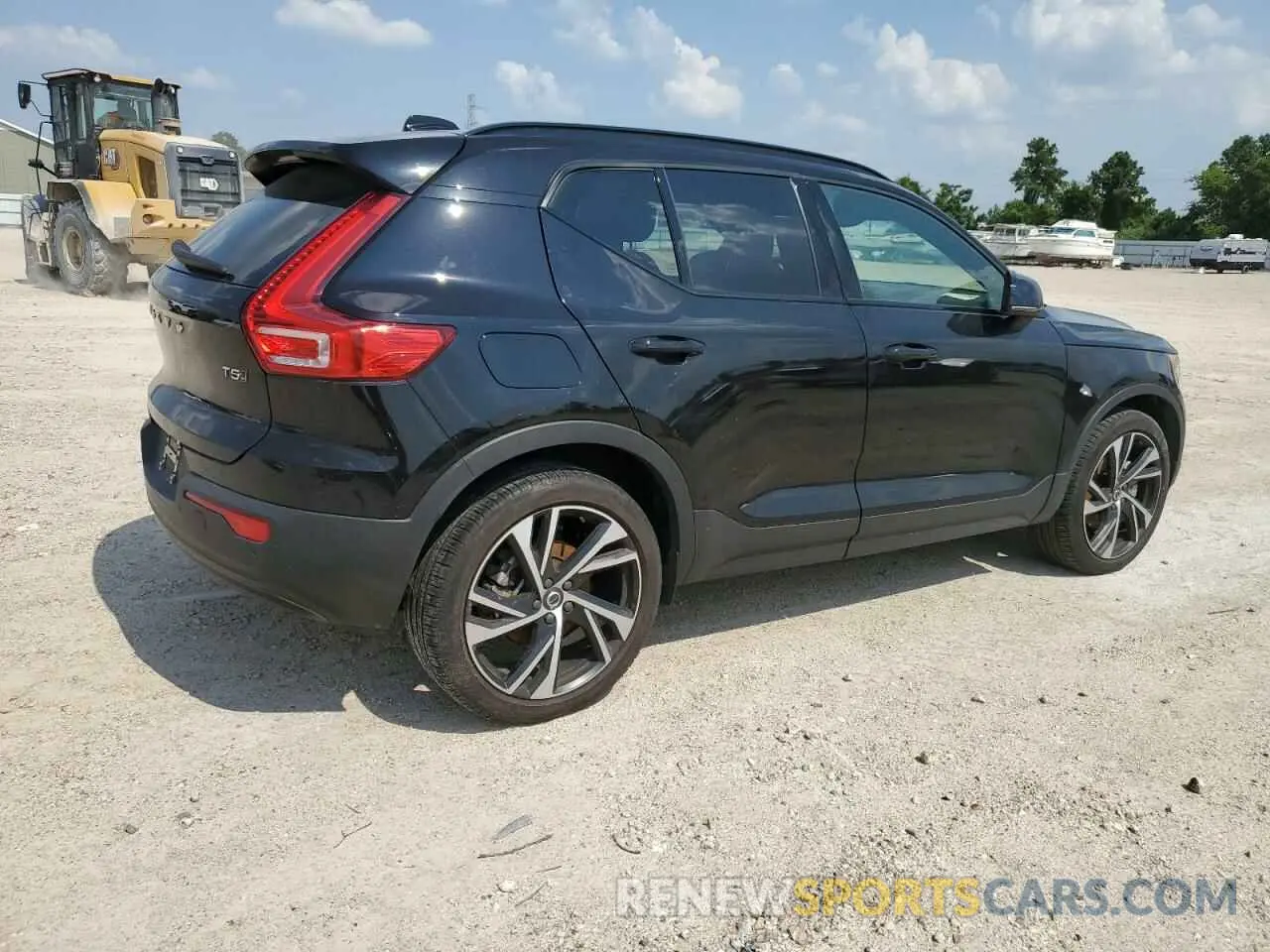 3 Photograph of a damaged car YV4162UM4M2493829 VOLVO XC40 2021