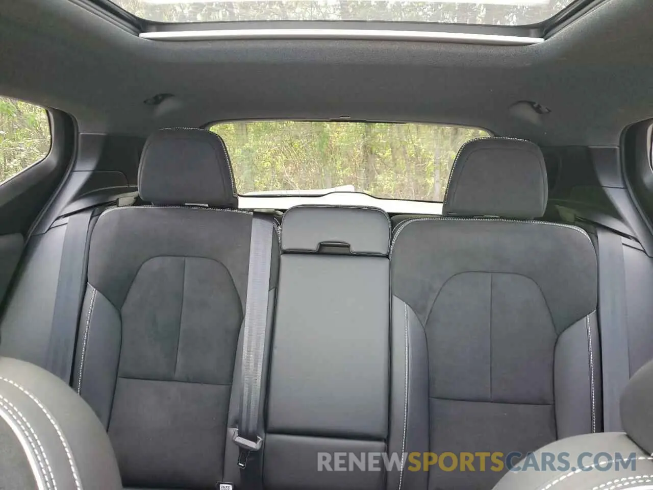 10 Photograph of a damaged car YV4162UM5M2604744 VOLVO XC40 2021