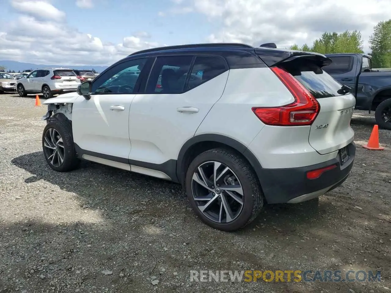 2 Photograph of a damaged car YV4162UM5M2604744 VOLVO XC40 2021