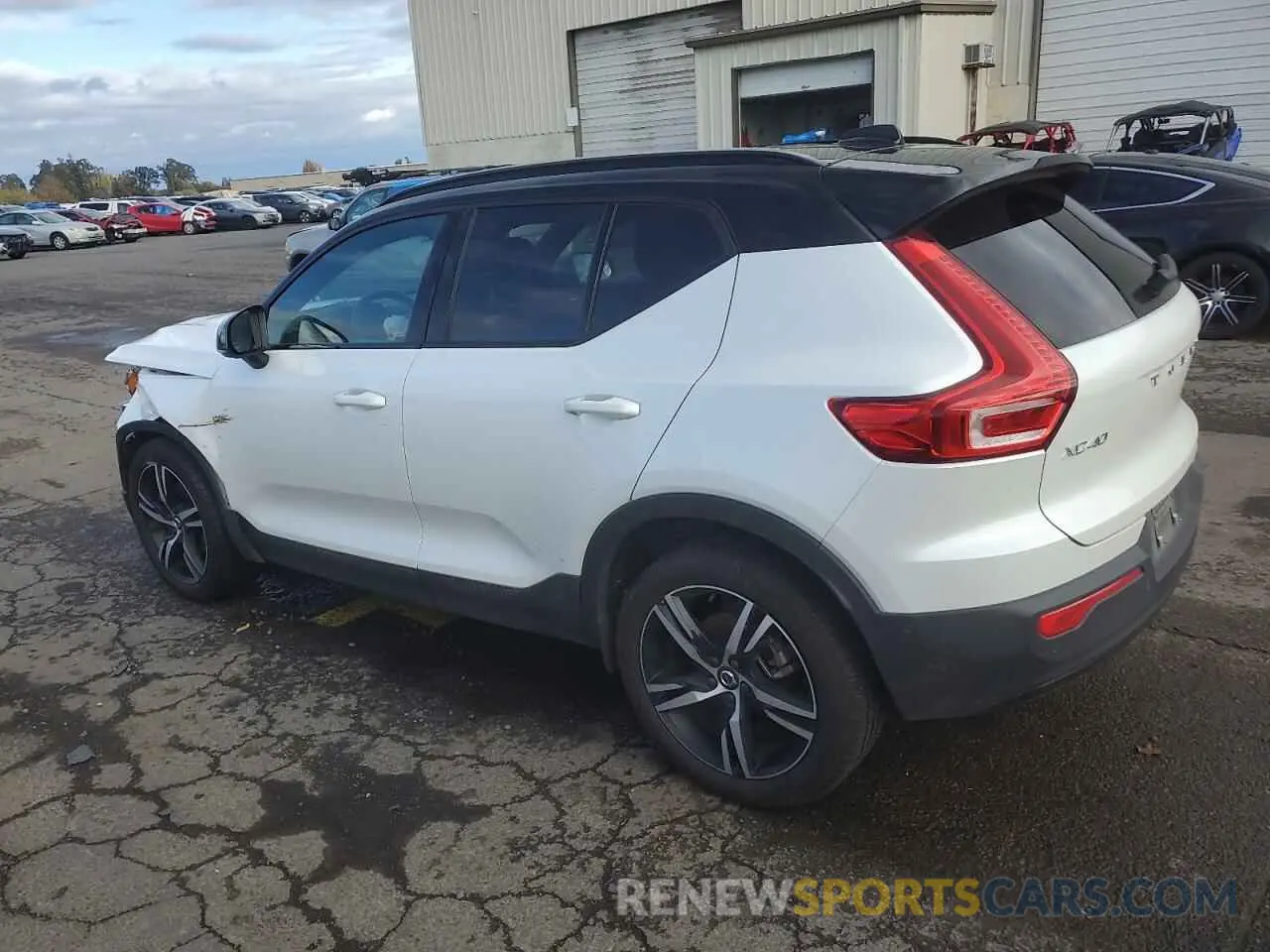 2 Photograph of a damaged car YV4162UM6M2547969 VOLVO XC40 2021